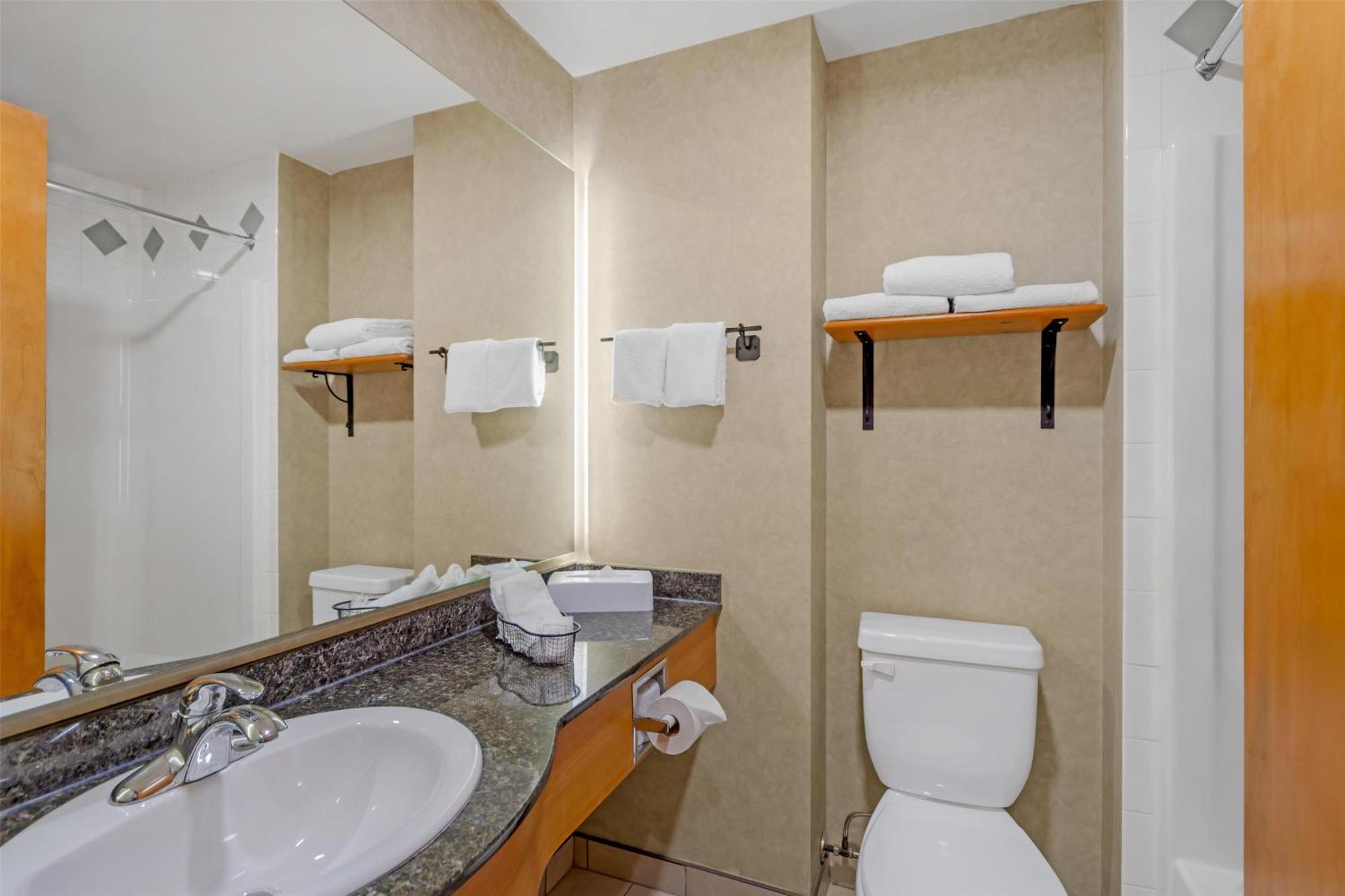 Queen Room Three Queen Beds Non-Smoking or First Floor