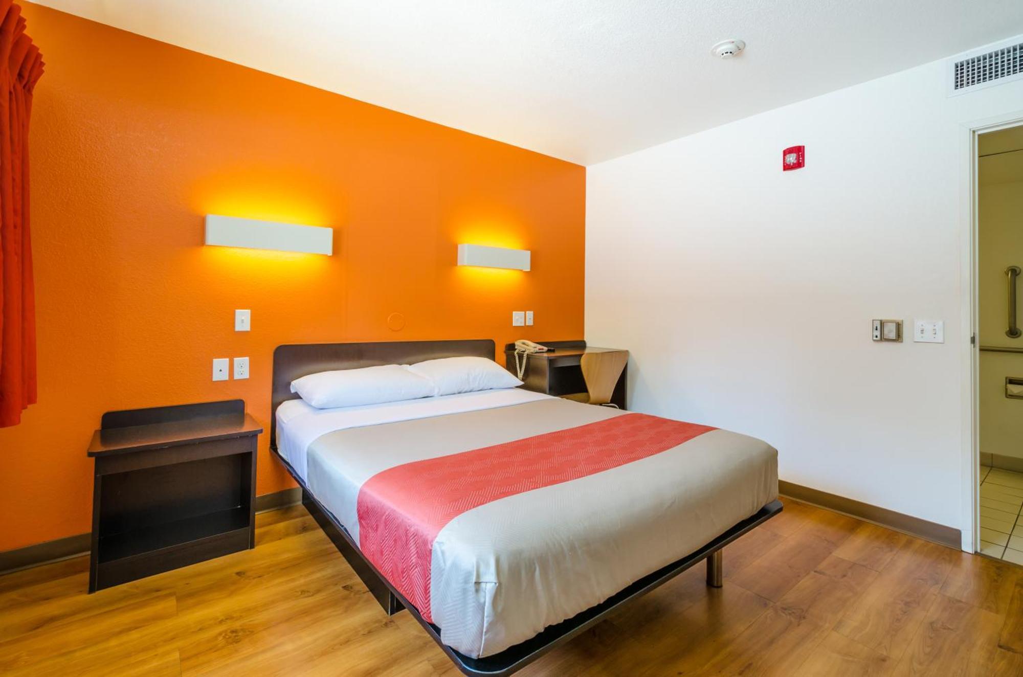 1 Queen Bed | Non-Smoking