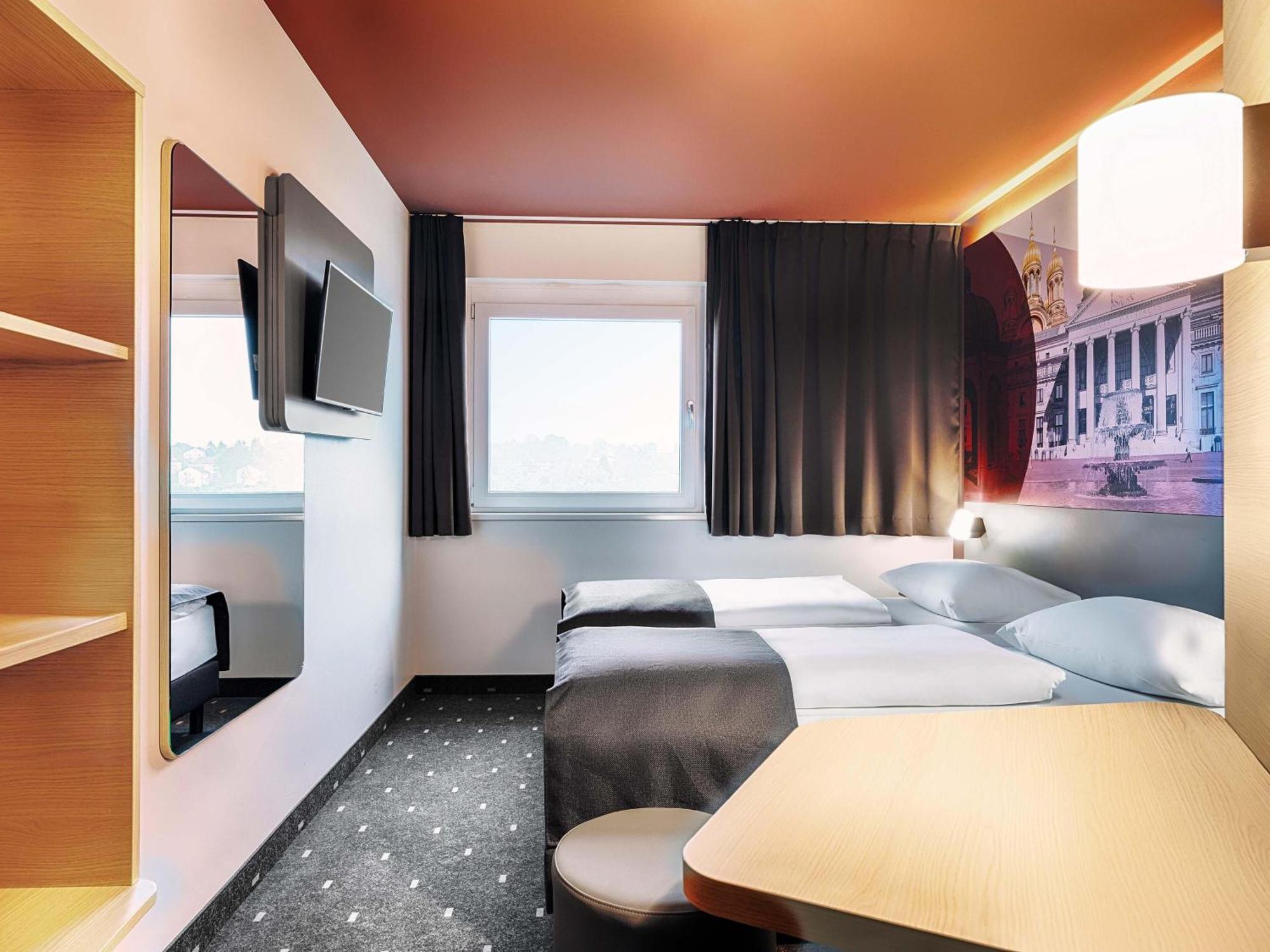 Twin Room,1706843763:JPEG