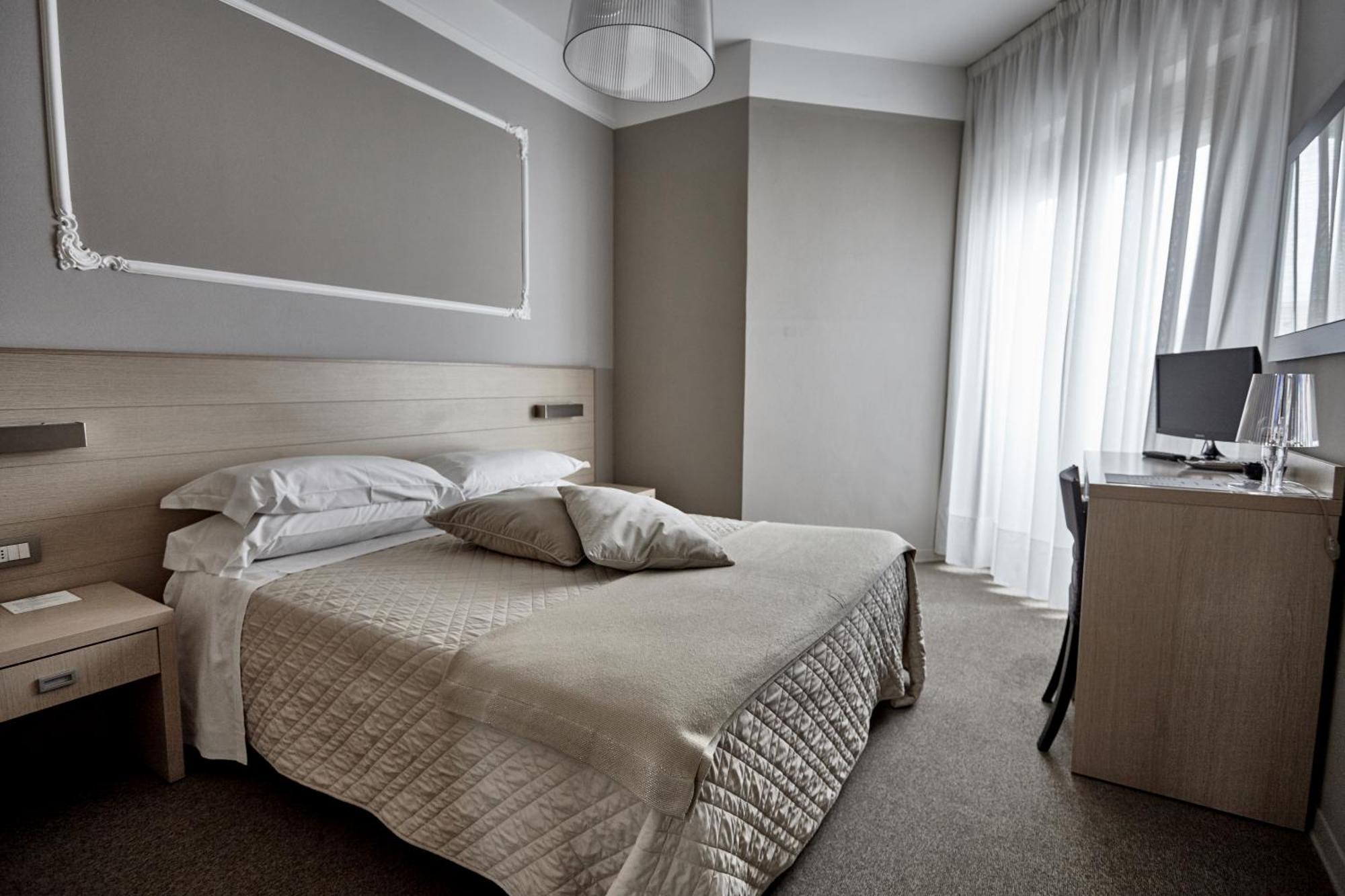 Superior Room with Side Sea View