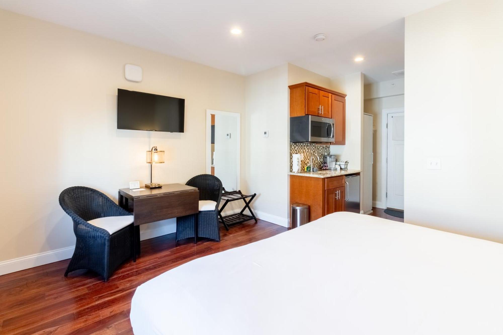 Deluxe King Studio Not Pet Friendly