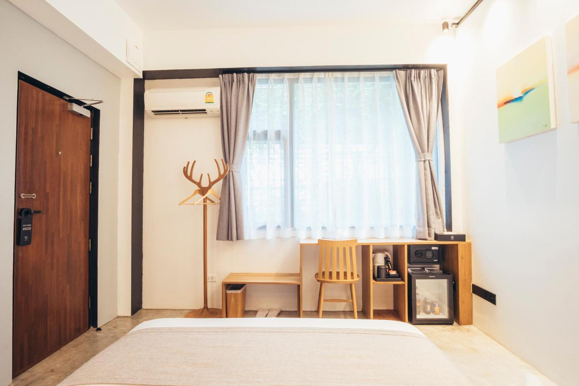 Deluxe Queen Room