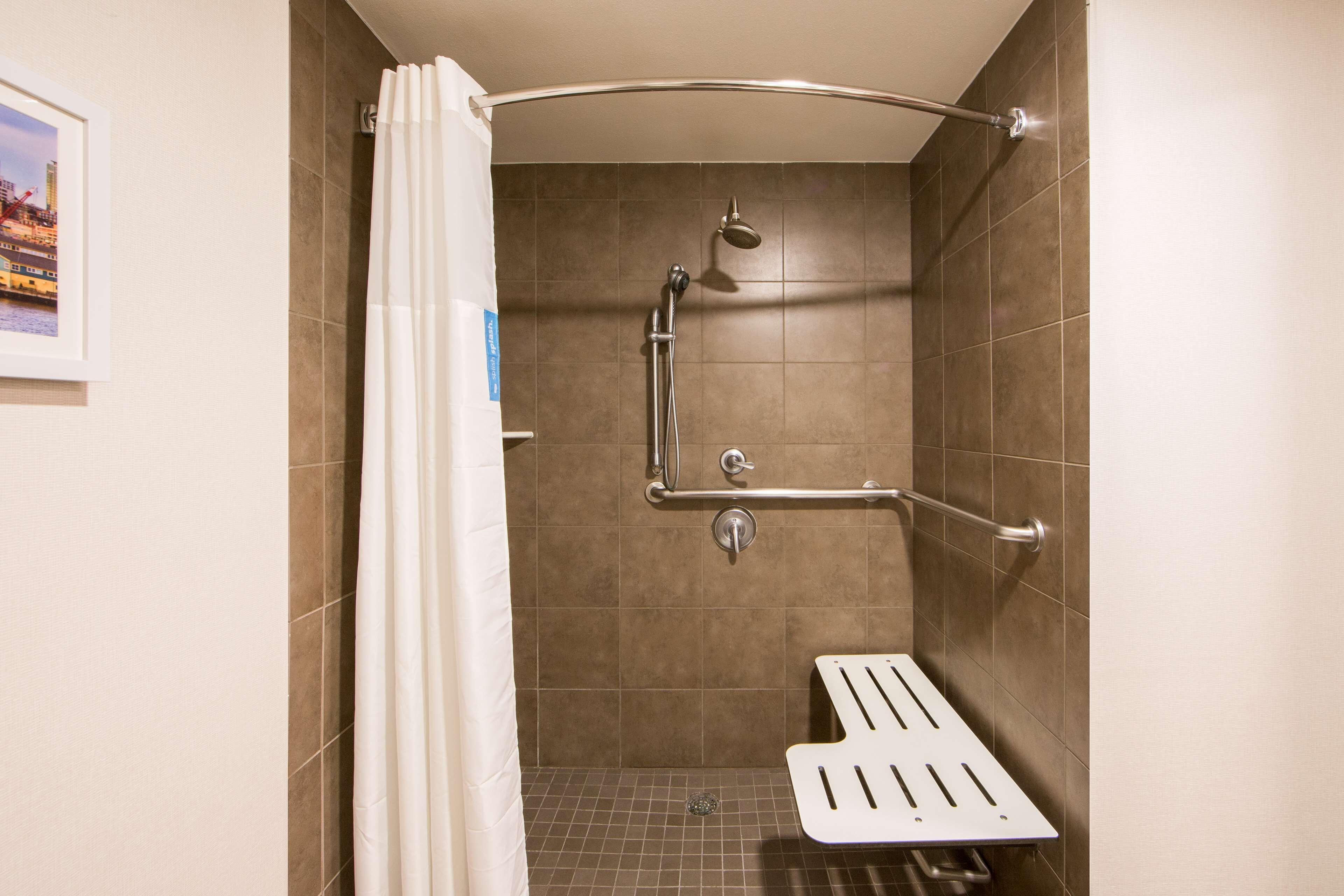 Queen Room Two Queen Beds Roll Shower Mobility Hearing Access or Non-Smoking