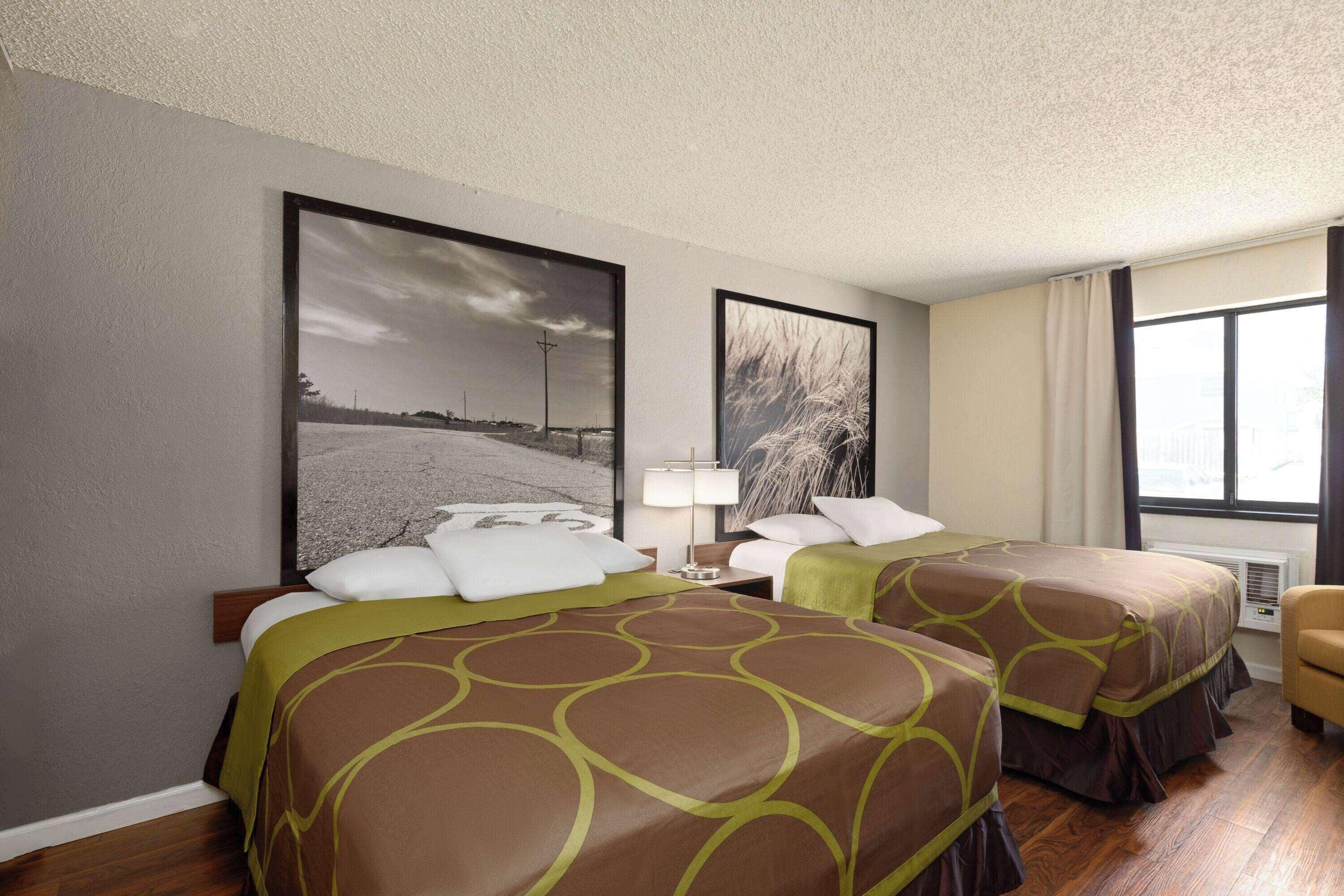 Queen Room Two Queen Beds Bath Tub Mobility Accessible or Non-Smoking