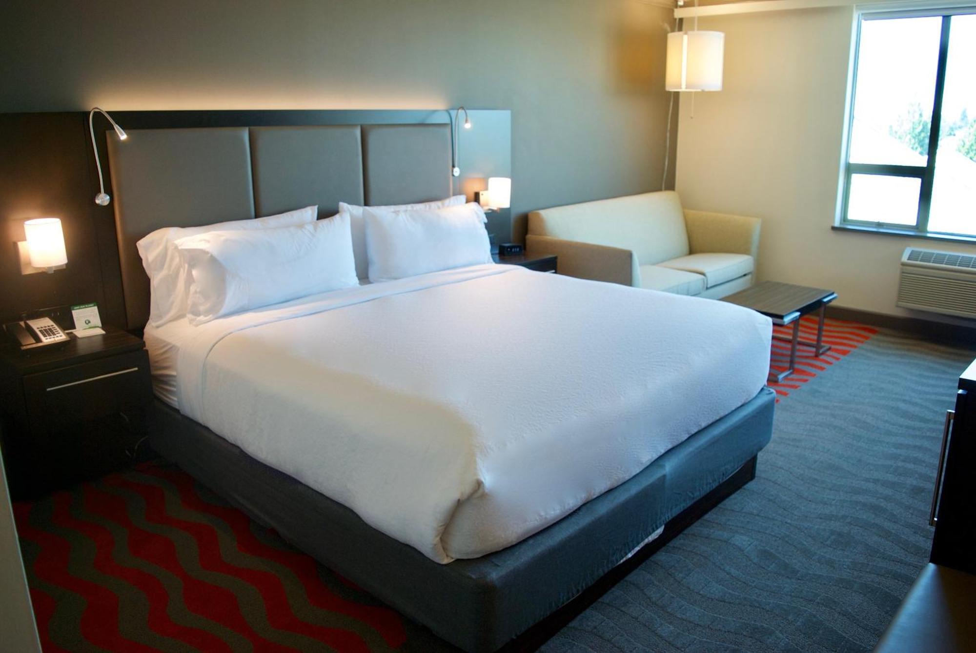 Standard Zimmer mit Kingsize-Bett und Schlafsofa