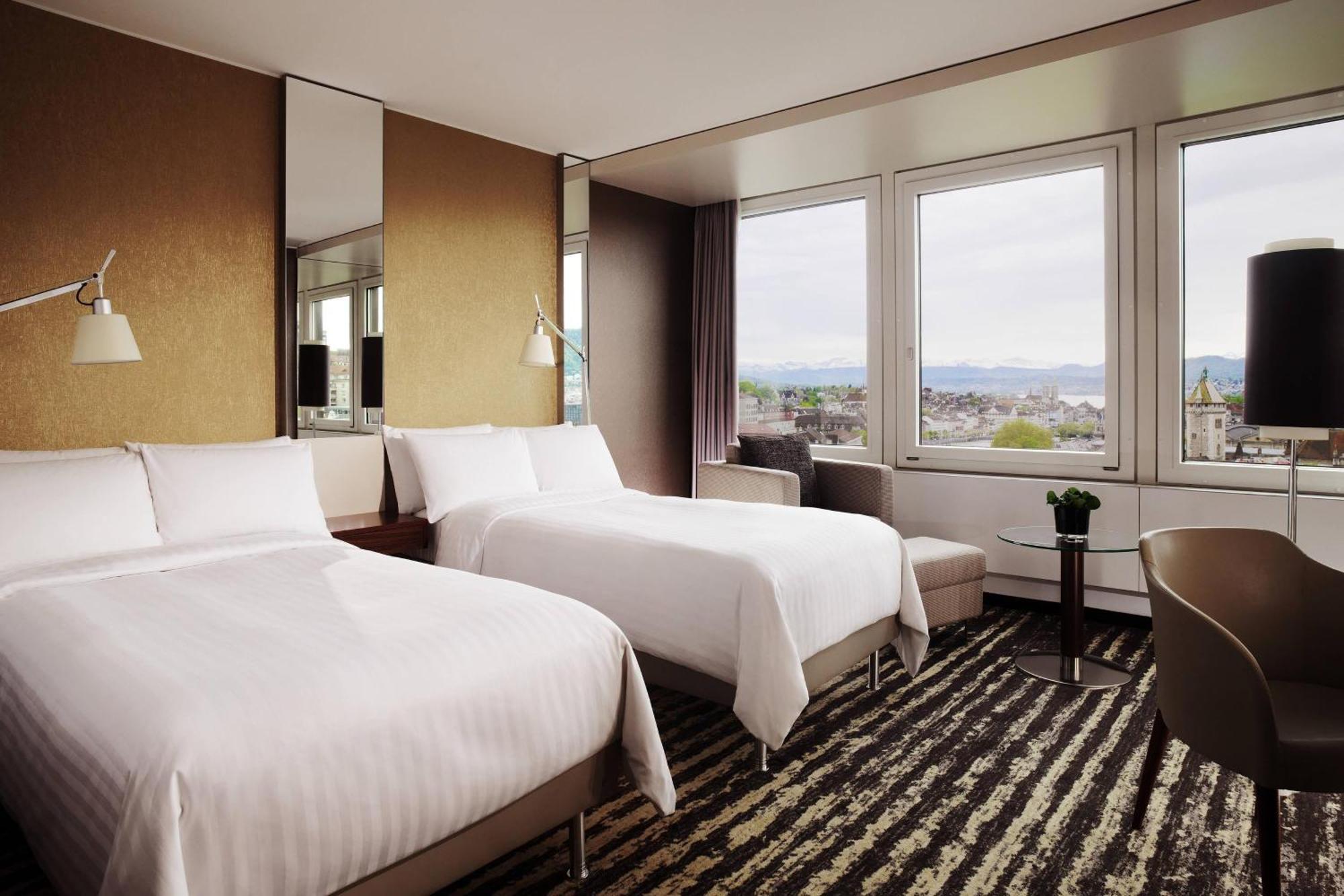 Club Twin Room Lake View M Club Lounge access