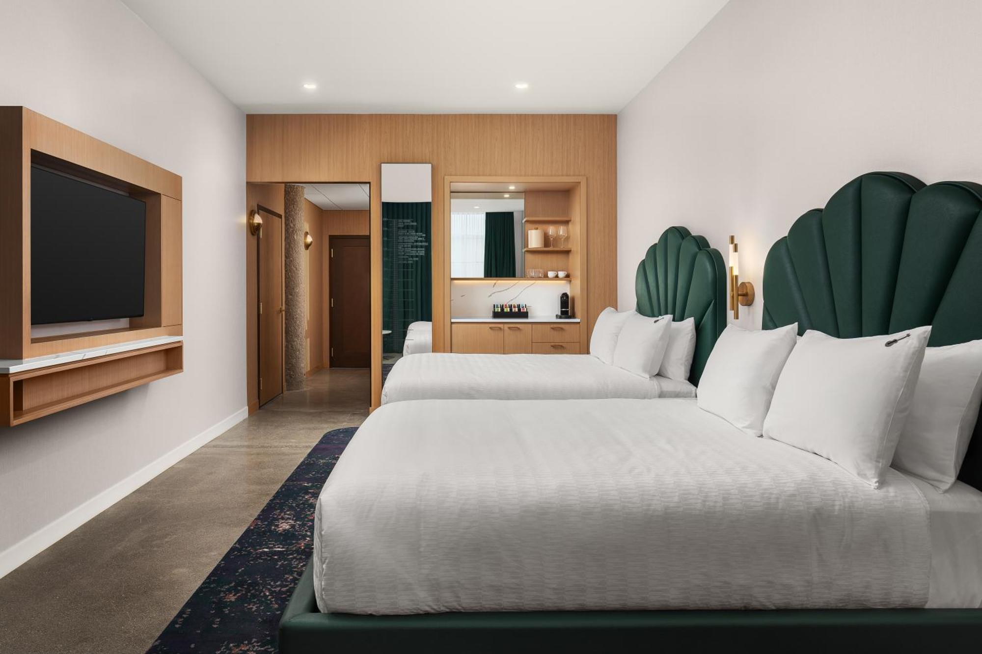 Deluxe Queen Room