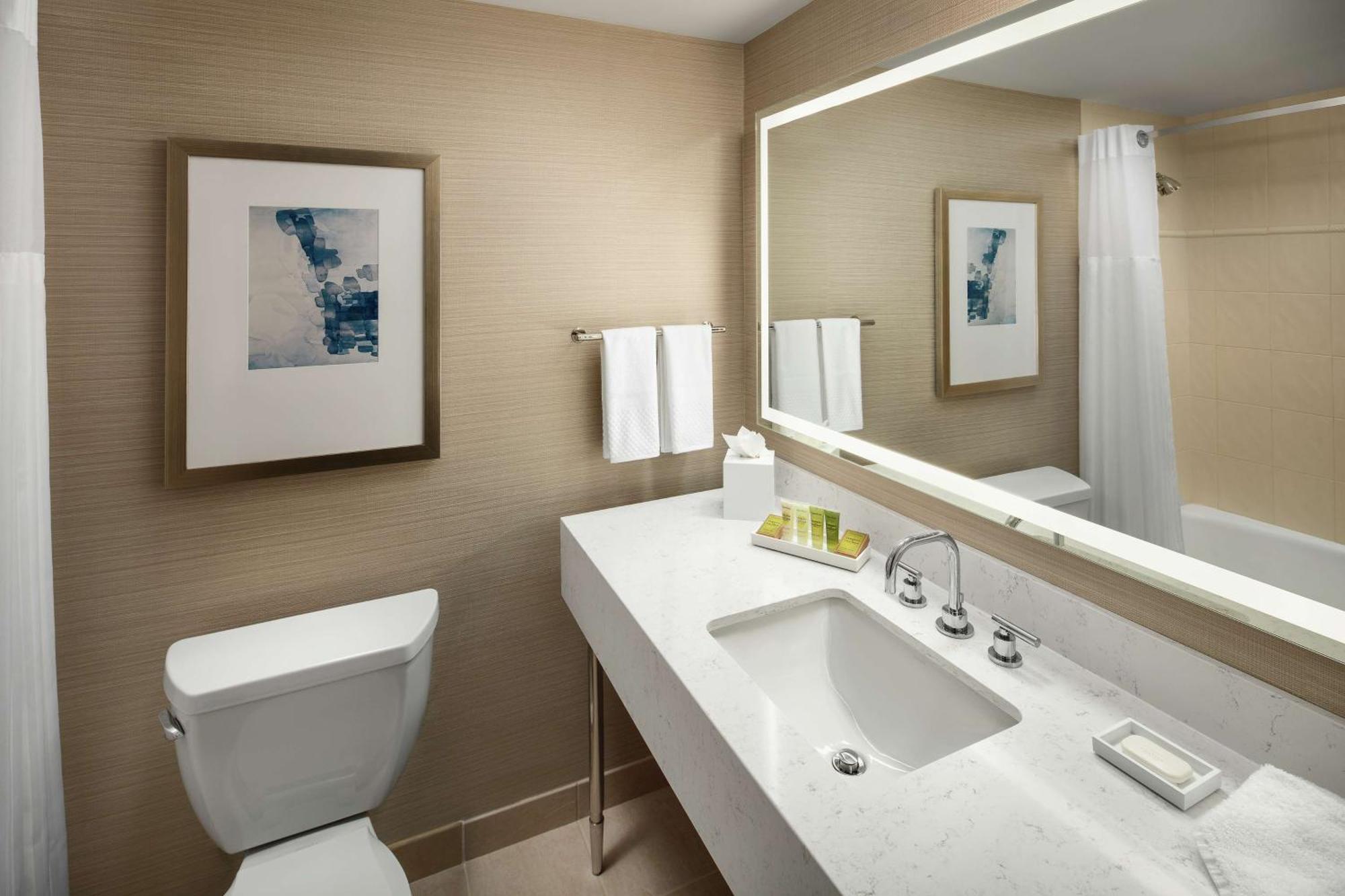 King Corner Room