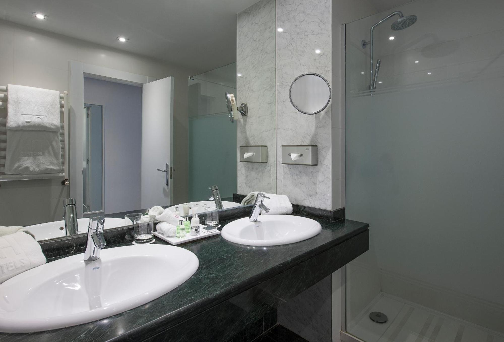 Chambre Double ou Lits Jumeaux Premium avec Lit d'Appoint