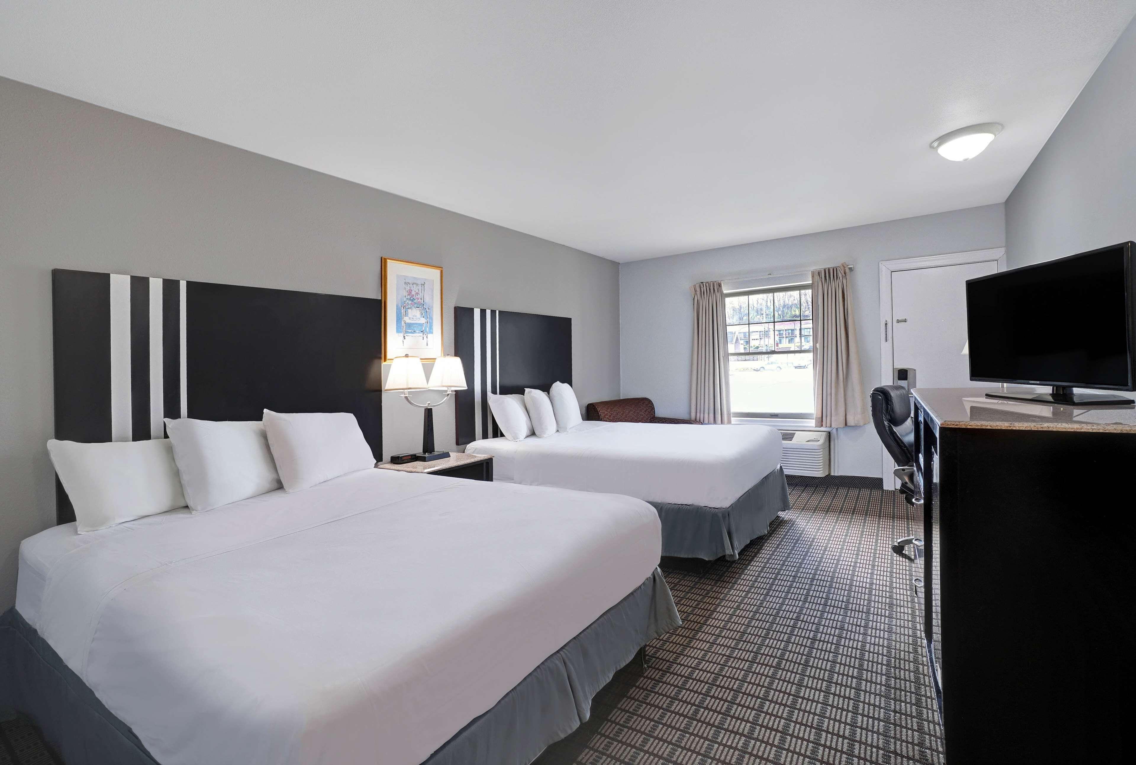 Deluxe Queen Room Two Queen Beds Non-Smoking