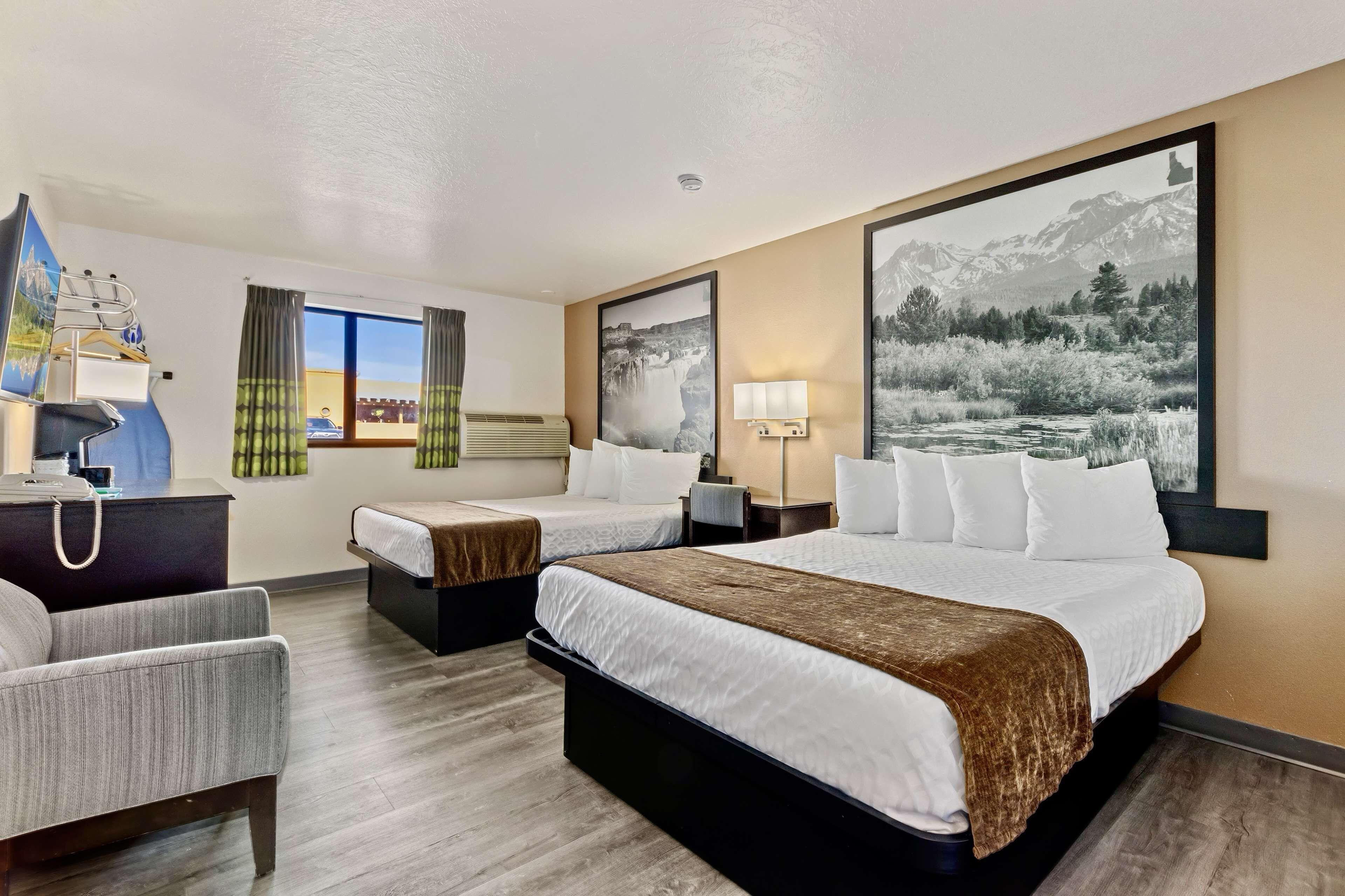Queen Room Two Queen Beds