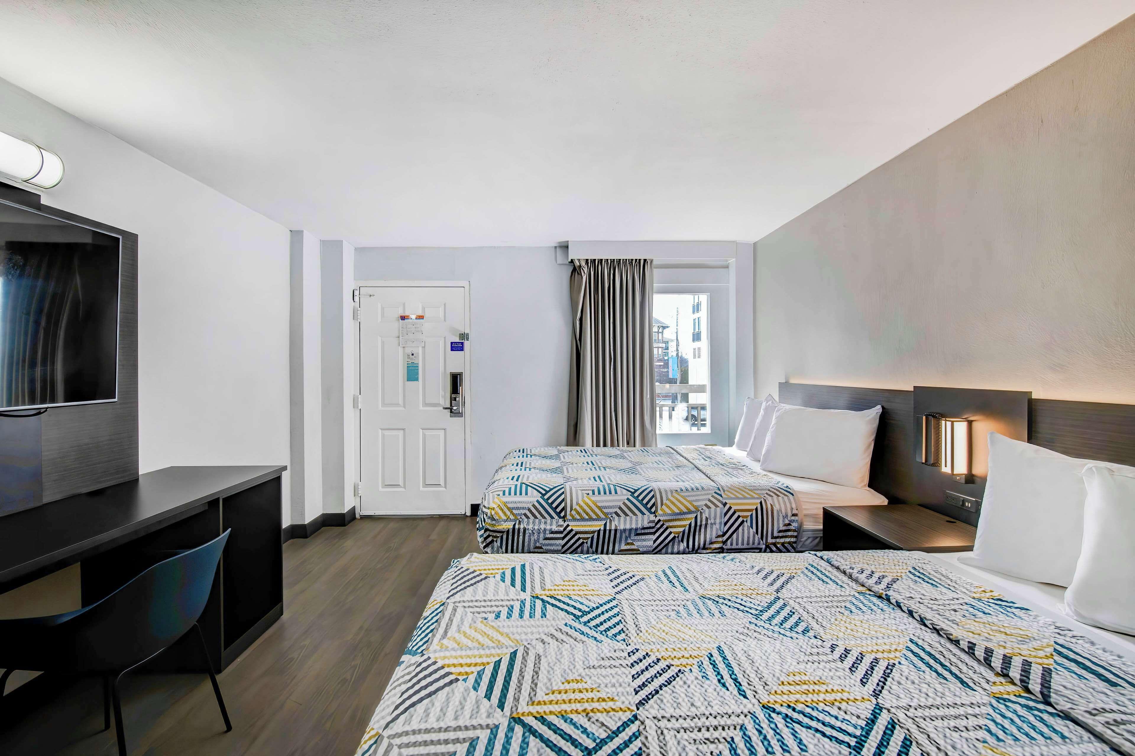 Deluxe Queen Room Two Queen Beds Non-Smoking