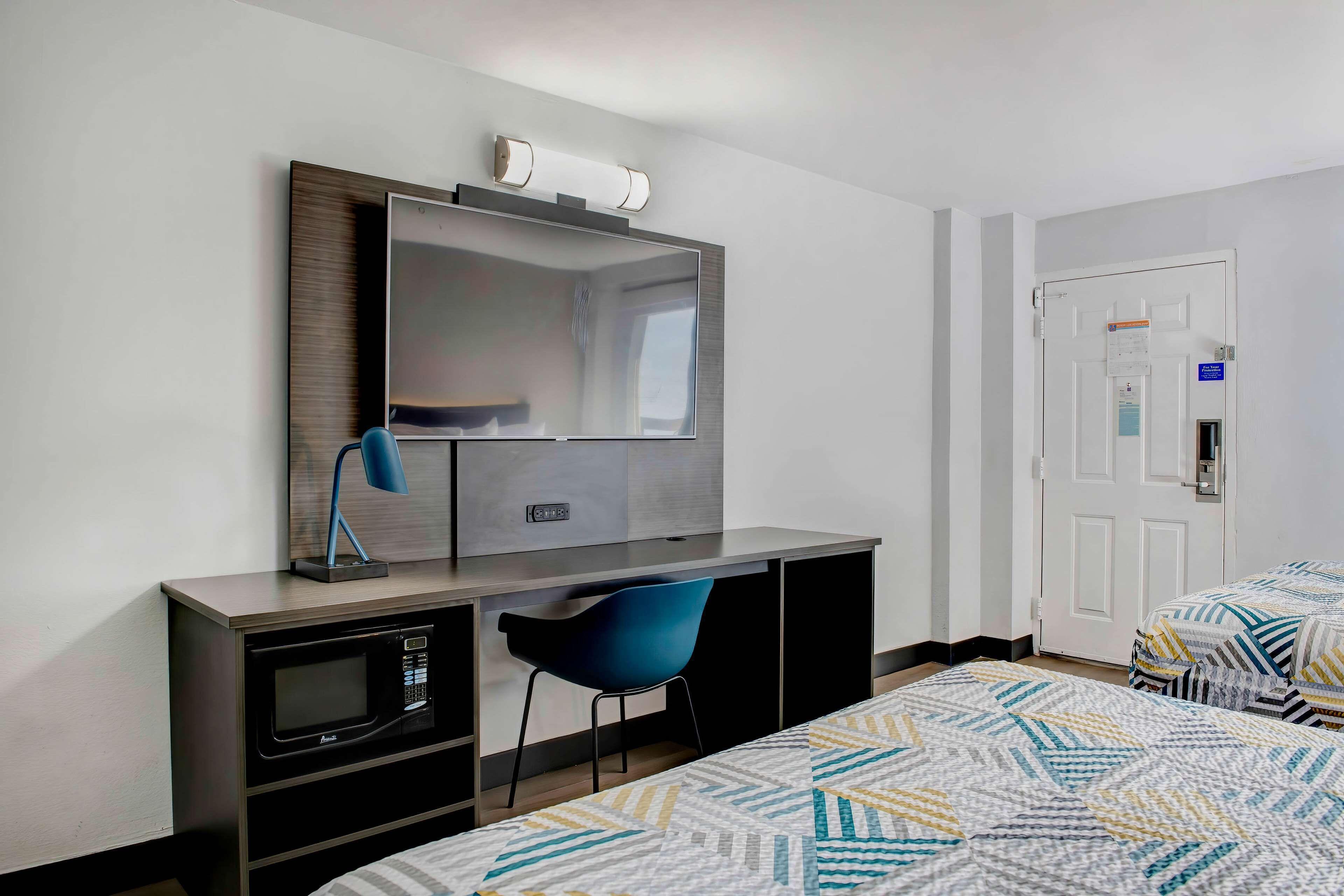 Deluxe Queen Room Two Queen Beds Non-Smoking