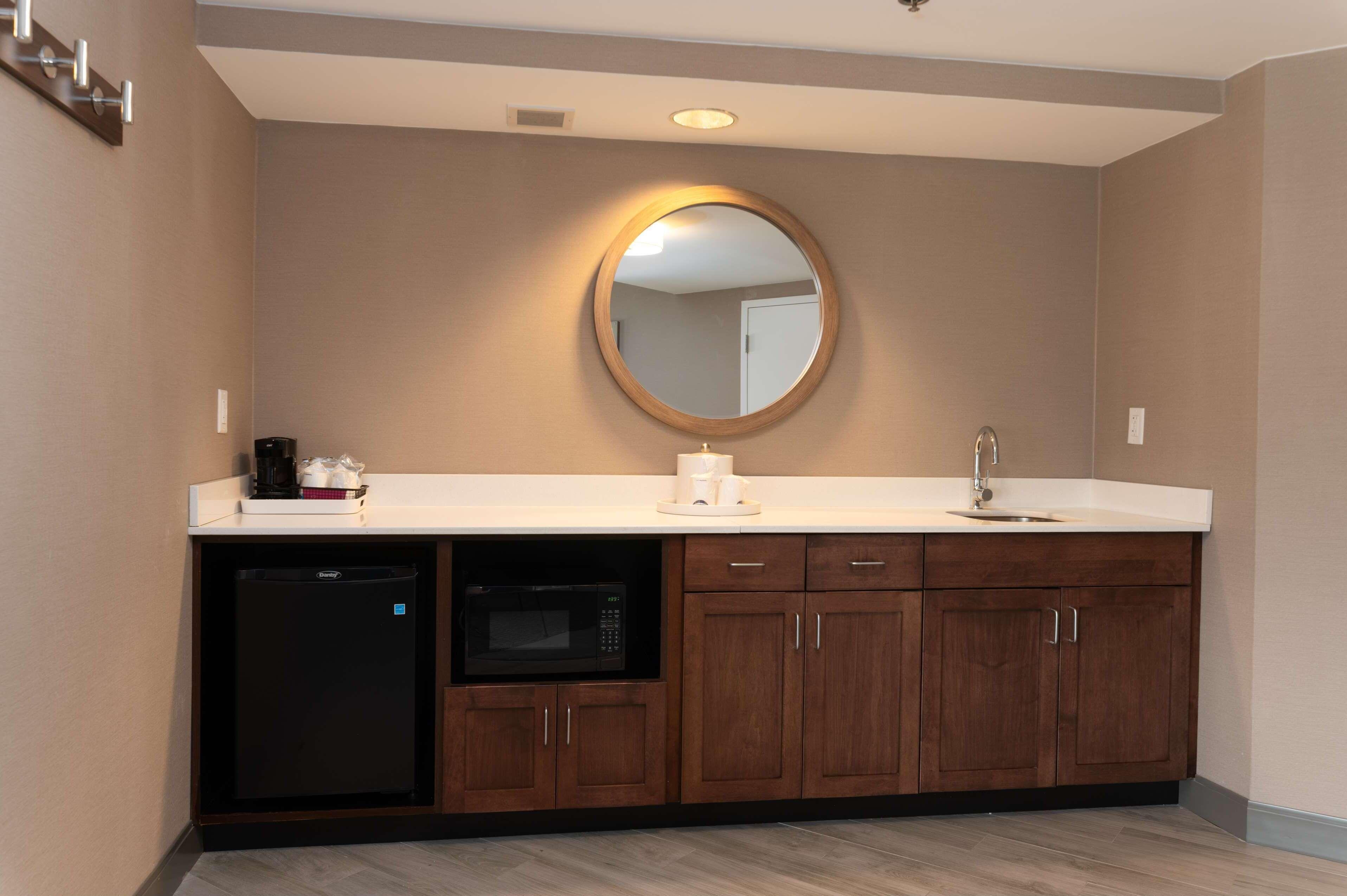 One-Bedroom King Suite Non-Smoking