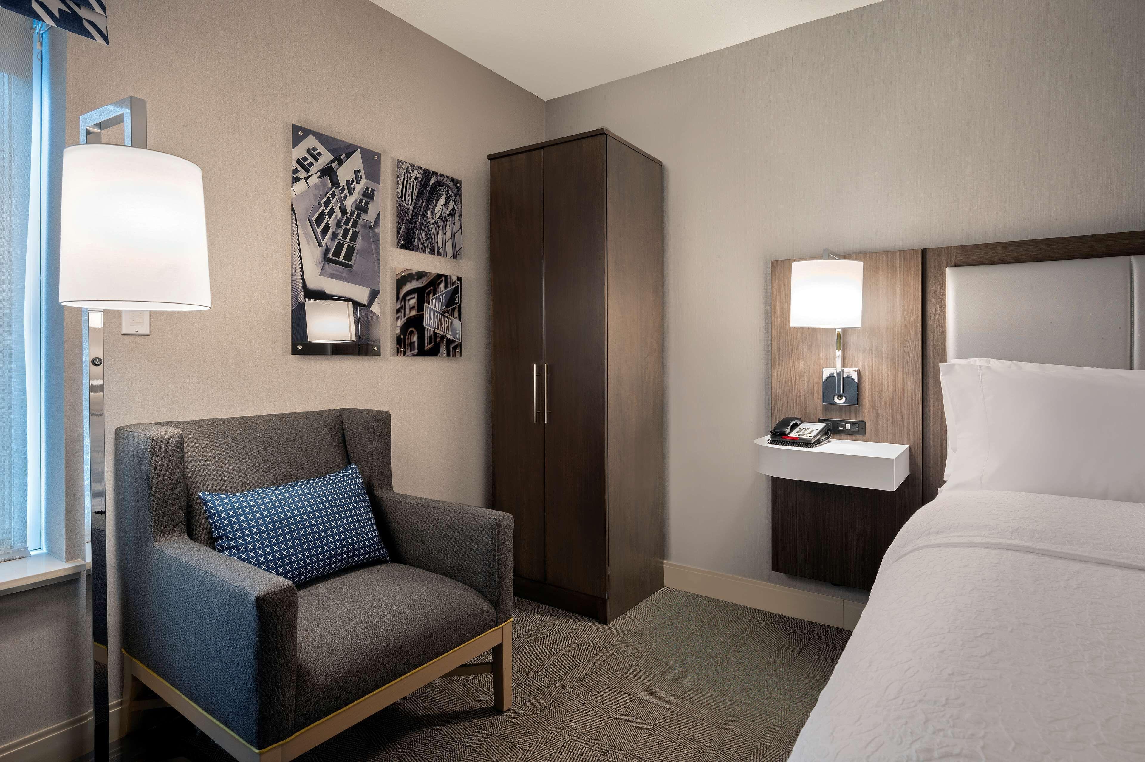 Queen Room Bath Tub Disability Access or Non-Smoking