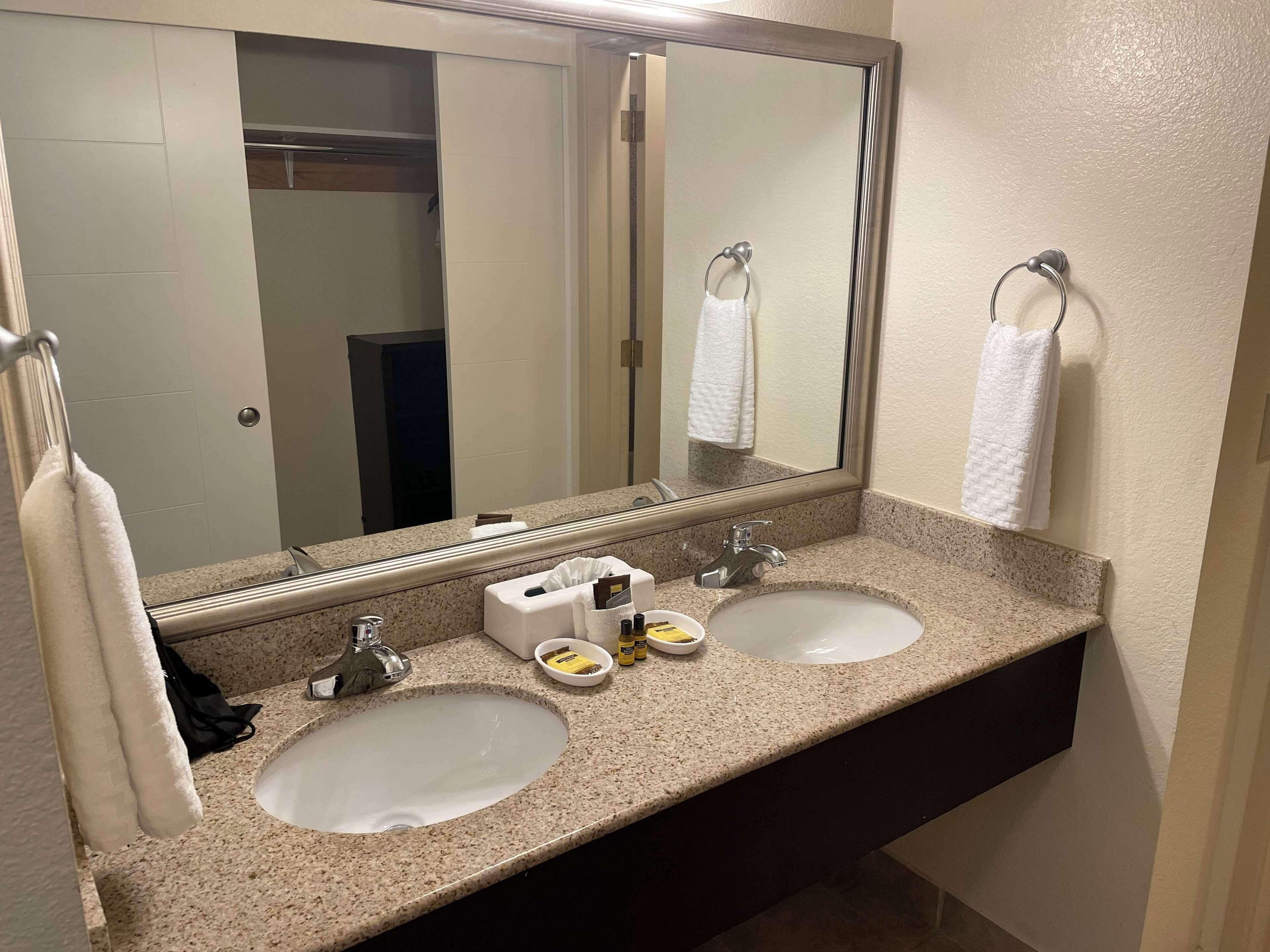 Queen Room Two Queen Beds Kitchenette