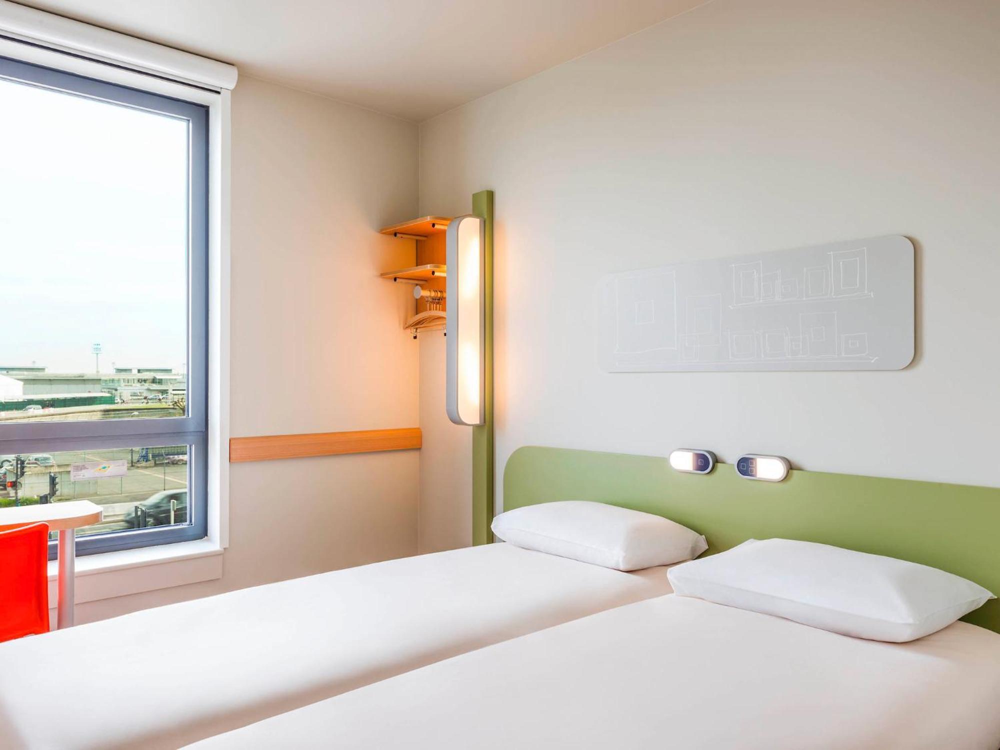 Twin Room,1710783436:JPEG