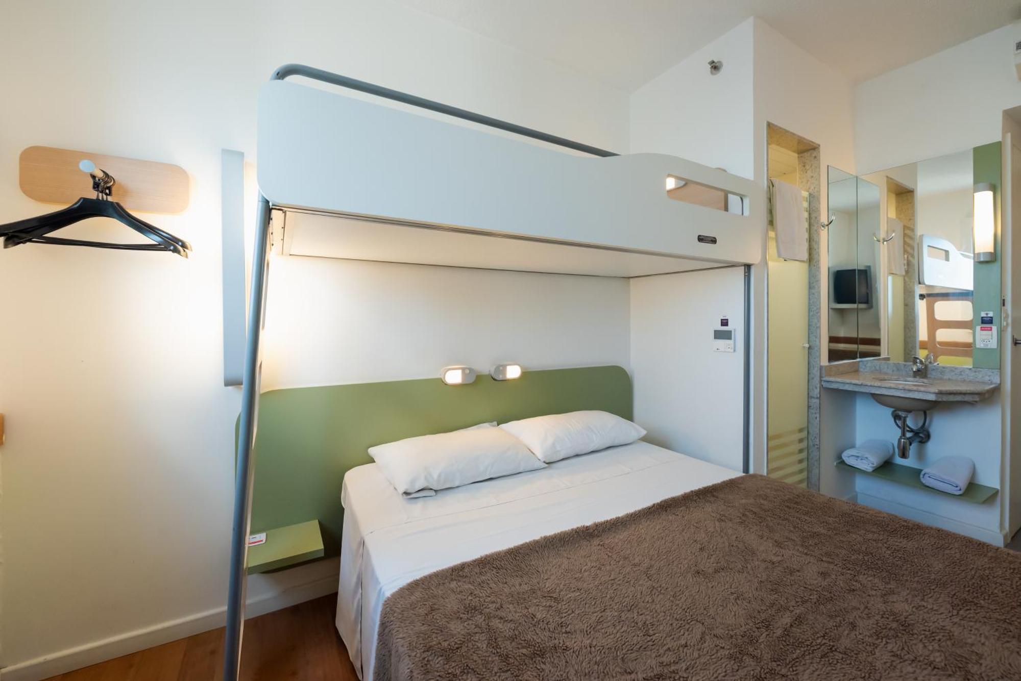 Standard Room with 1 Double Bed and 1 bunk bed