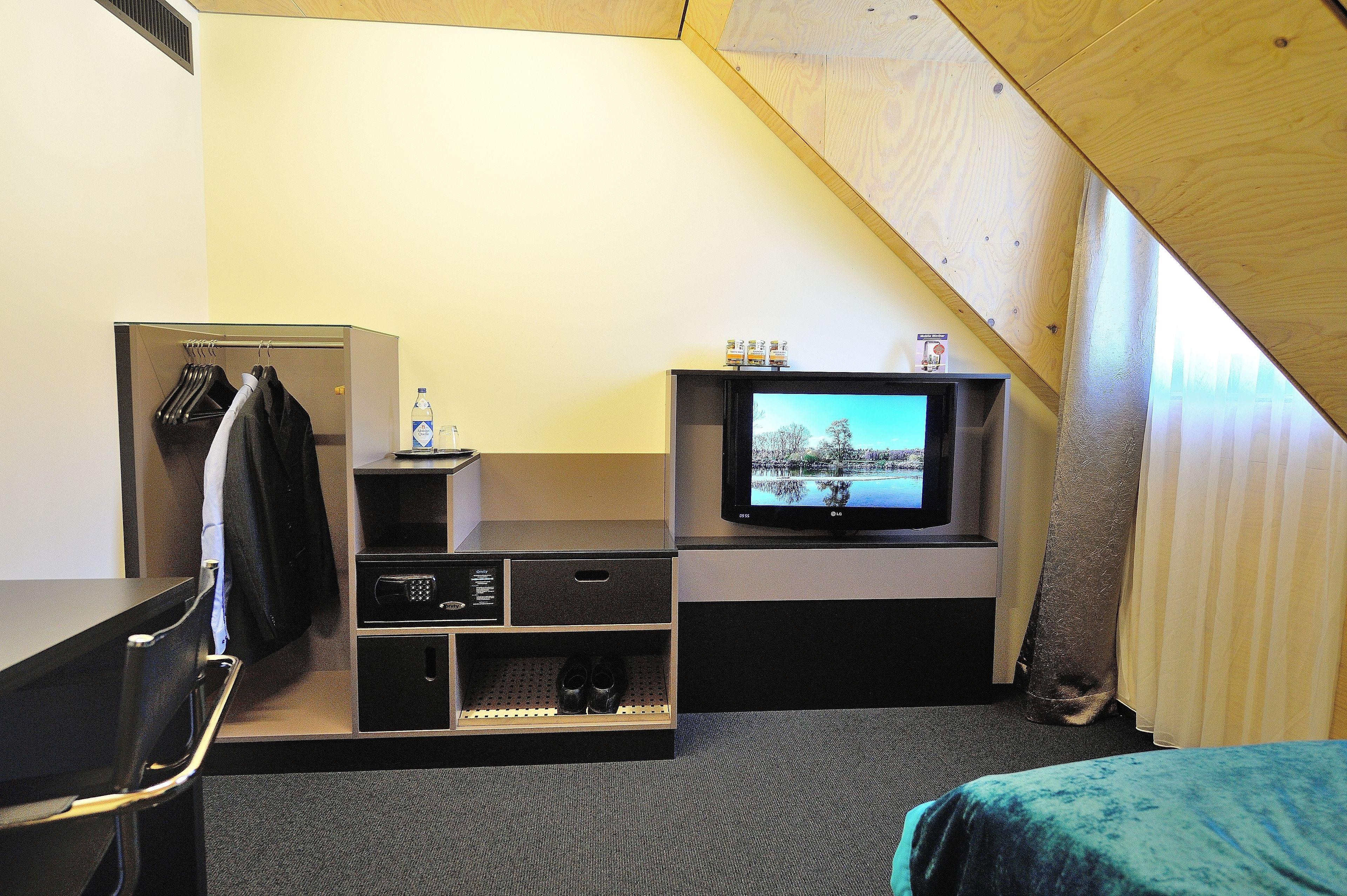 Comfort Queen Room