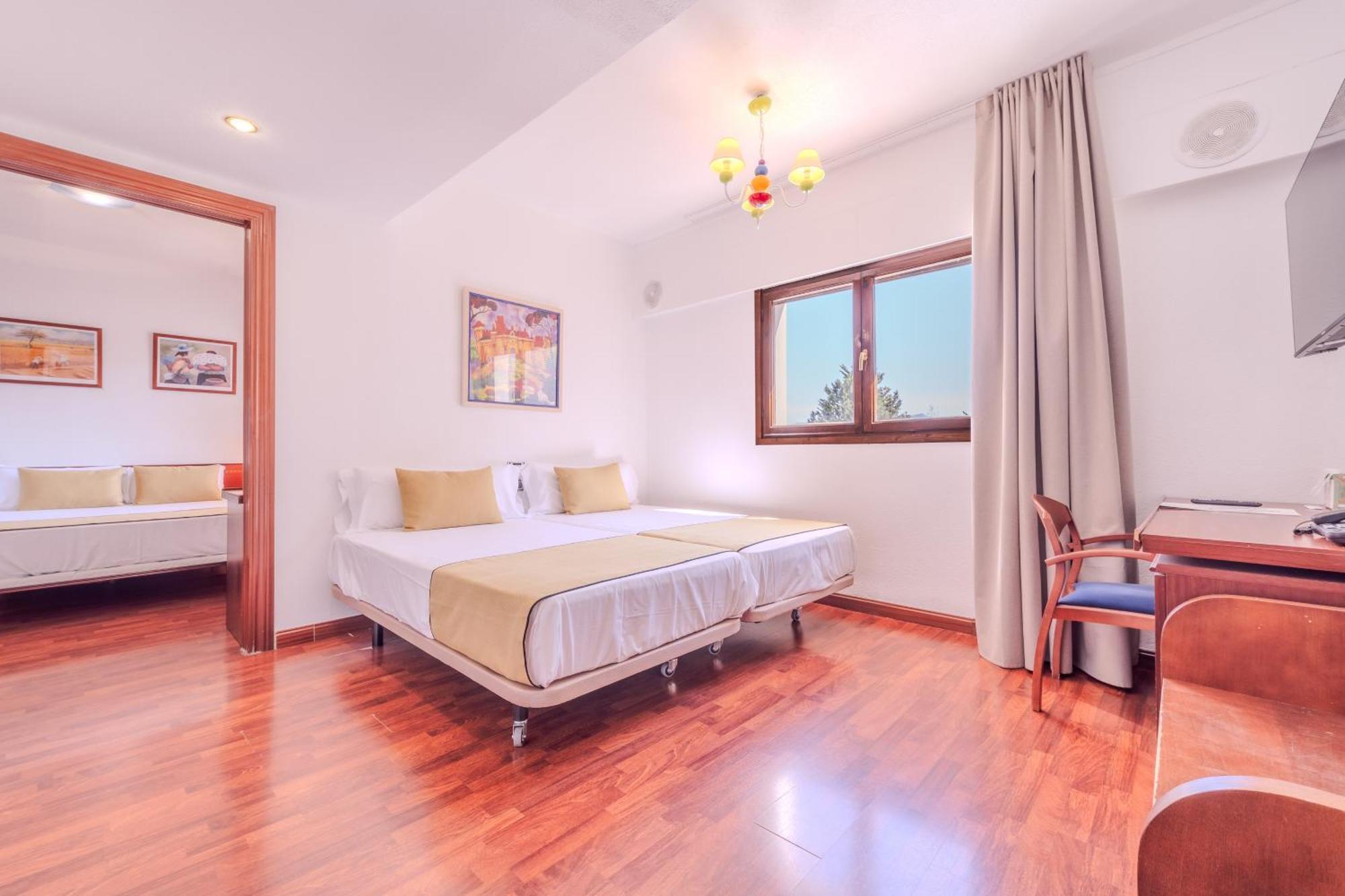 Standard Quadruple Room,1716985683:JPEG