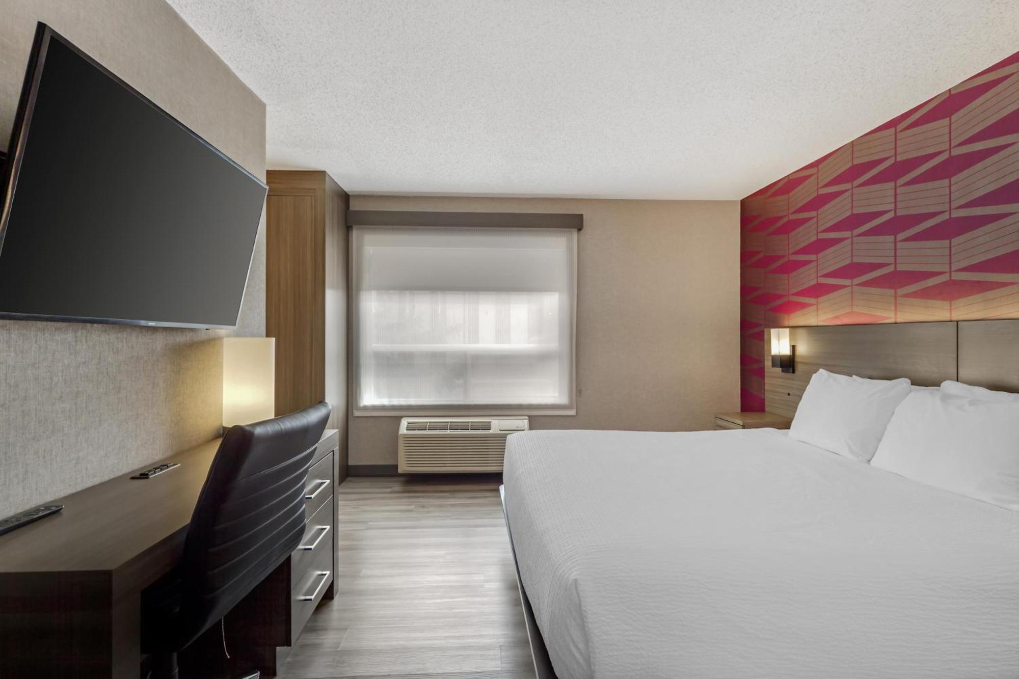 King Suite with Sofa Bed and Kitchenette - Non-Smoking