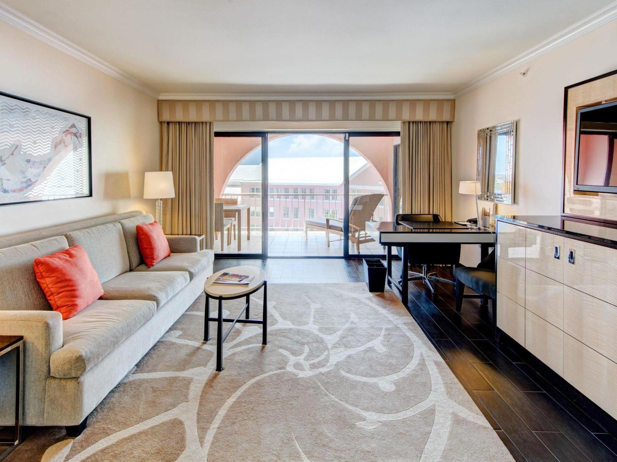 One-Bedroom King Suite with Harbor View