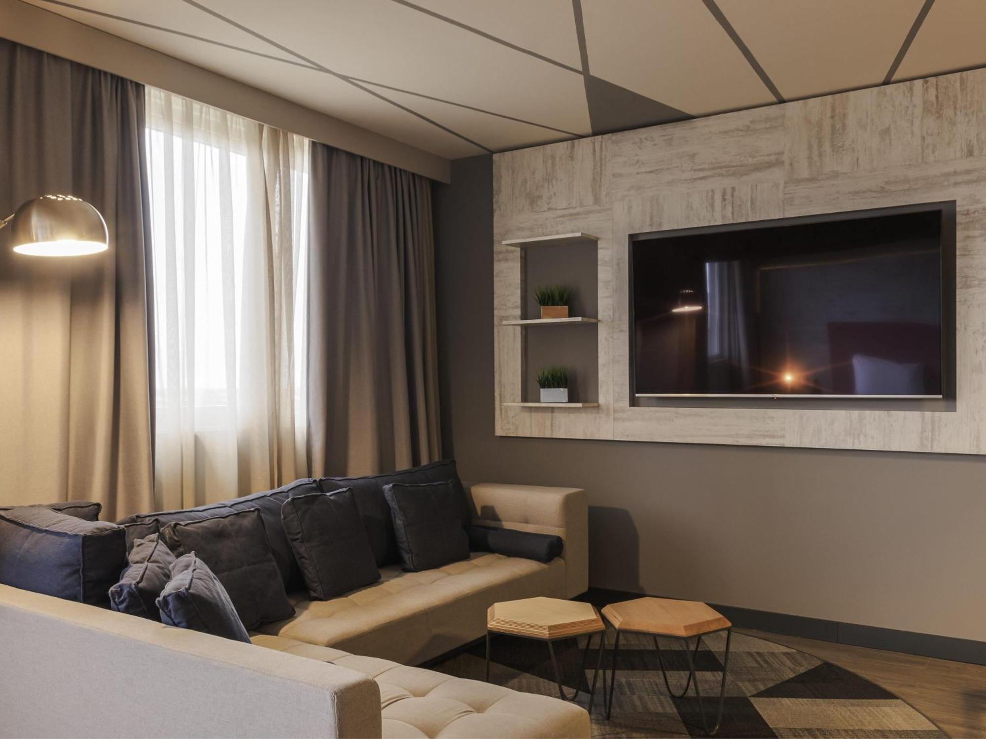 Superior King Suite