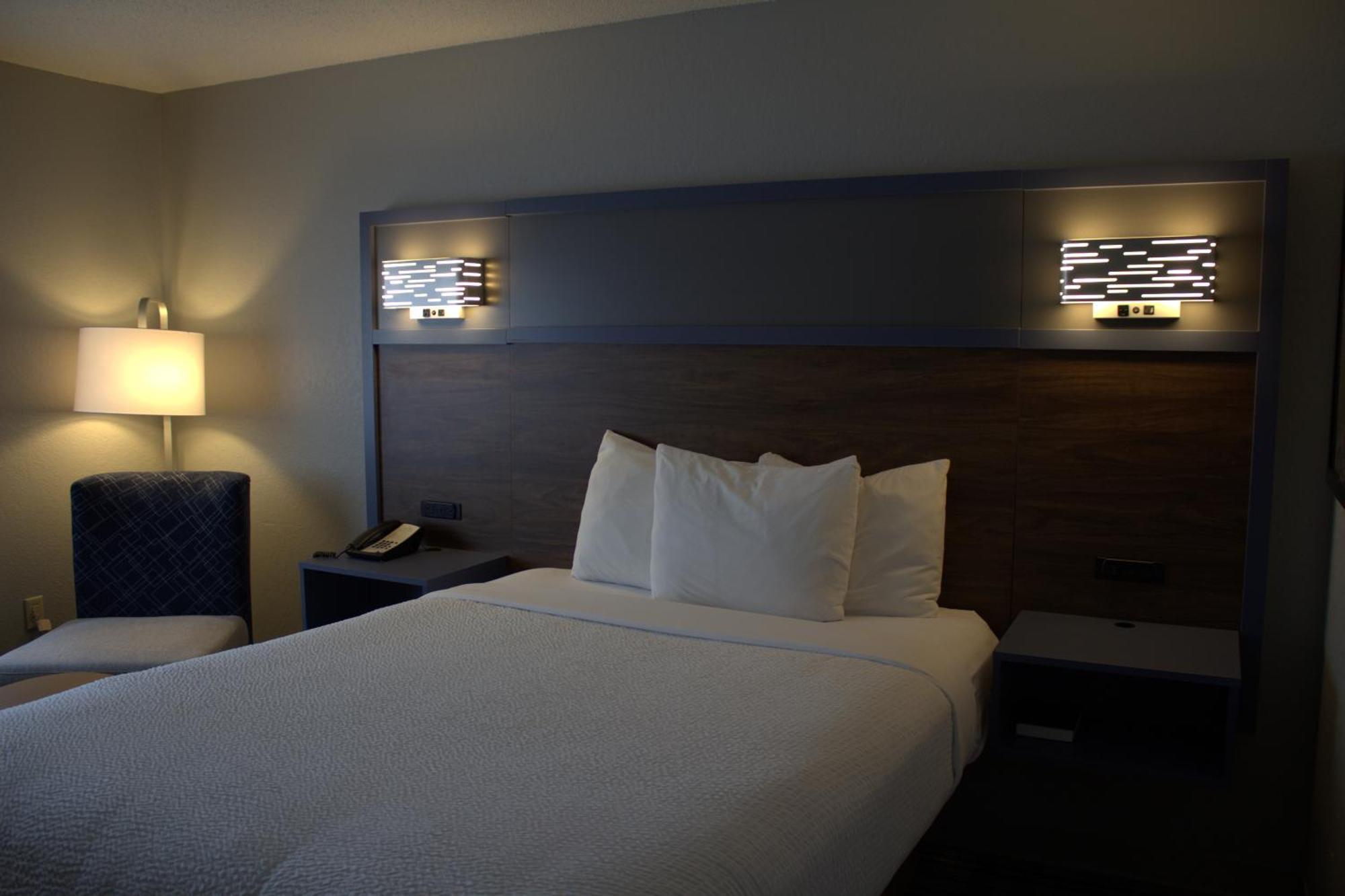 Queen Room - Mobility Access/Non-Smoking
