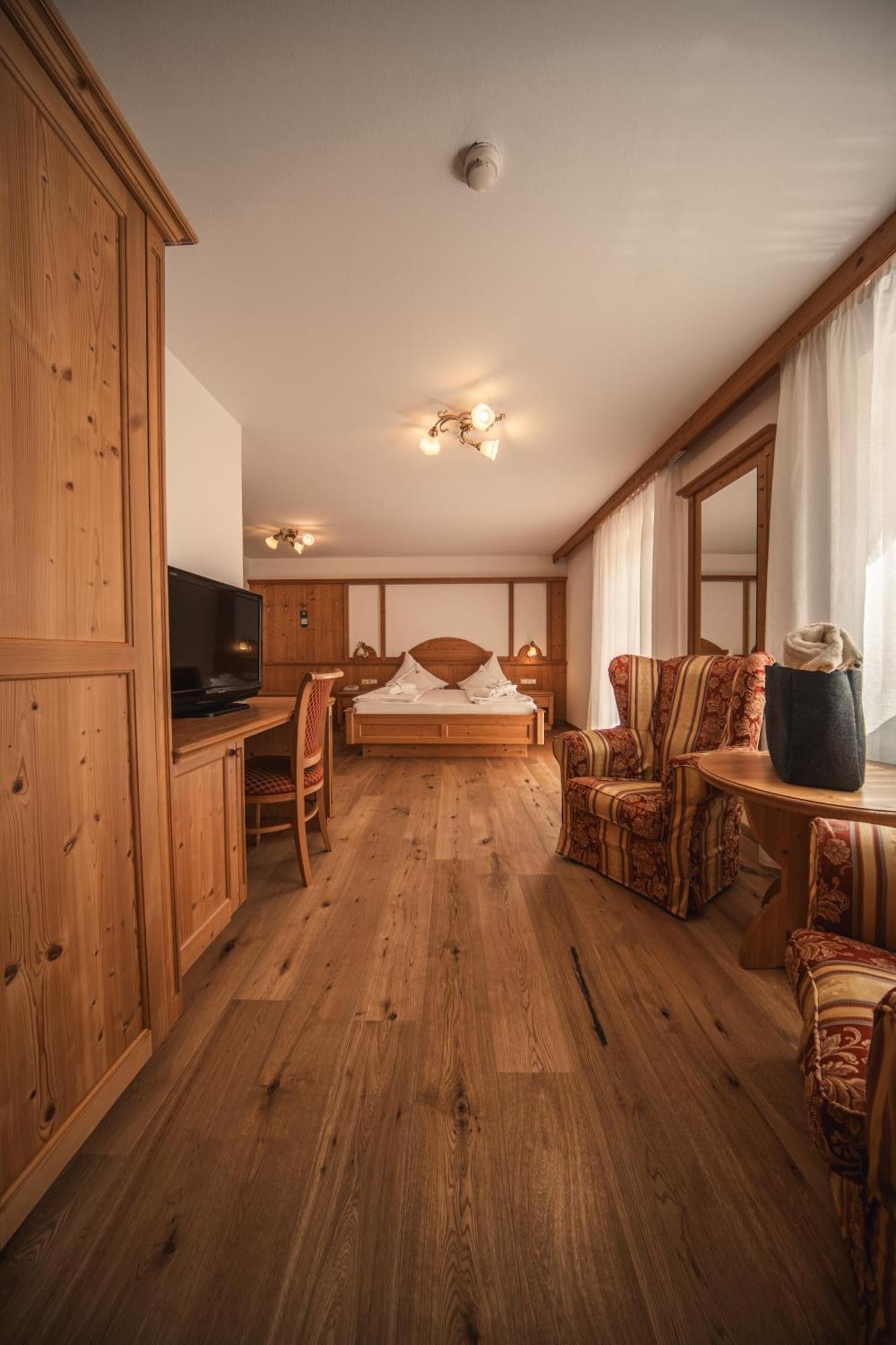 Classic Double Room,1717100430:JPEG