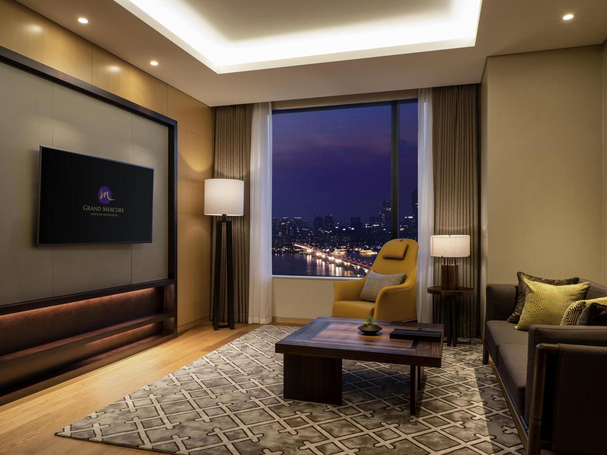 Deluxe One-Bedroom Suite