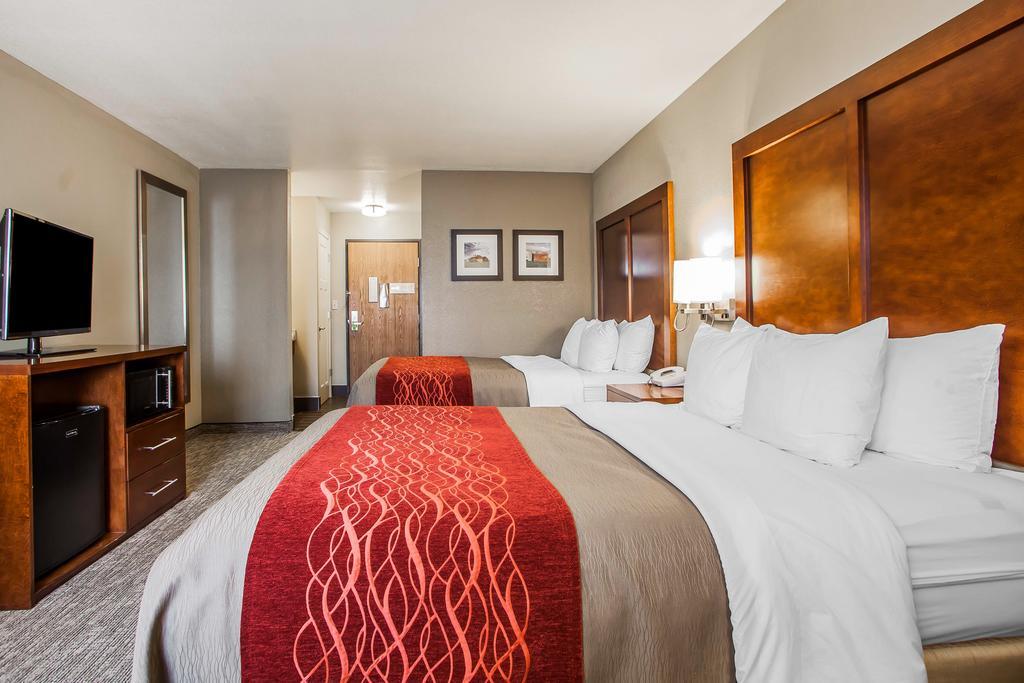 Queen Room with Two Queen Beds - Non-Smoking