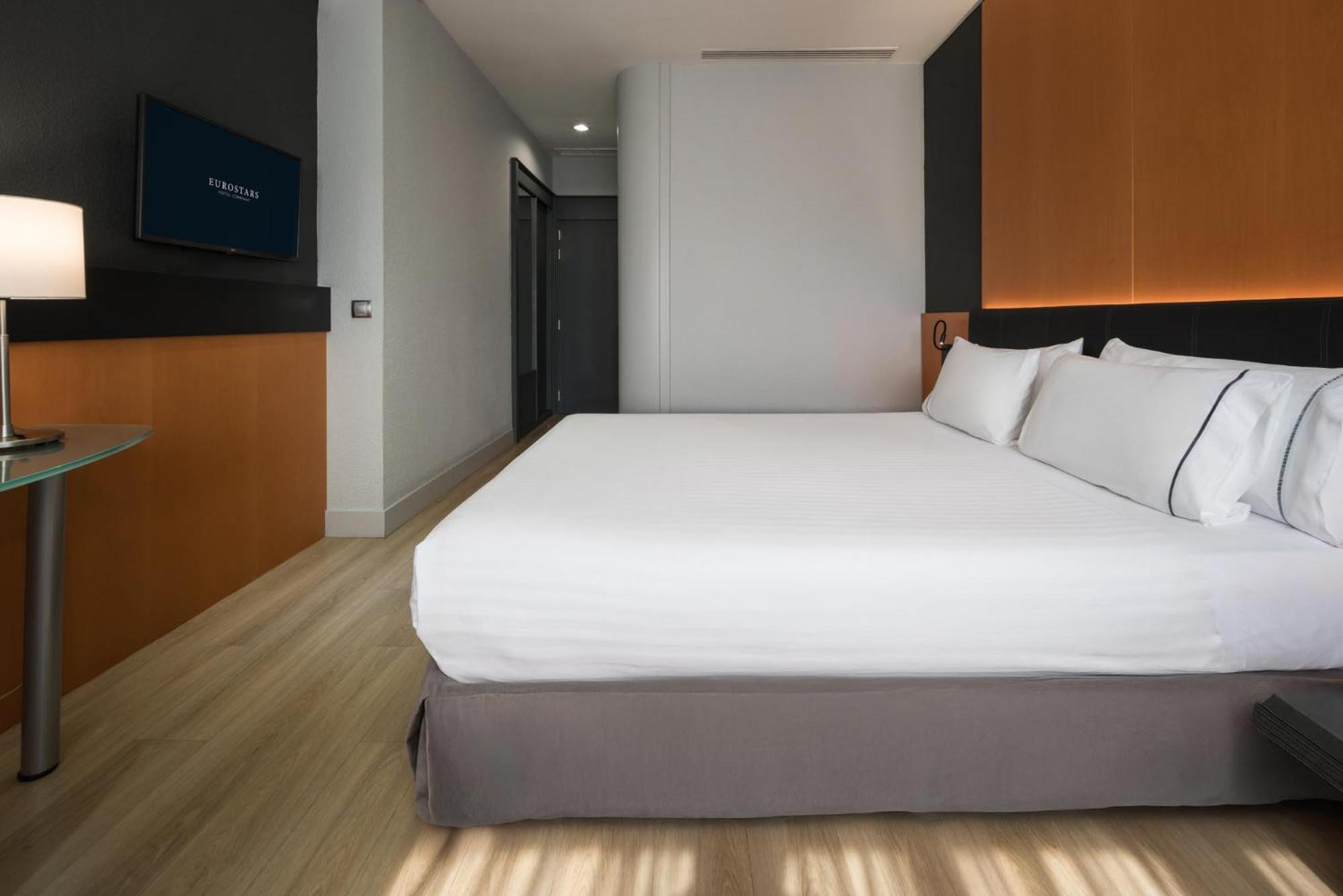 Quarto Duplo com Vista Piscina