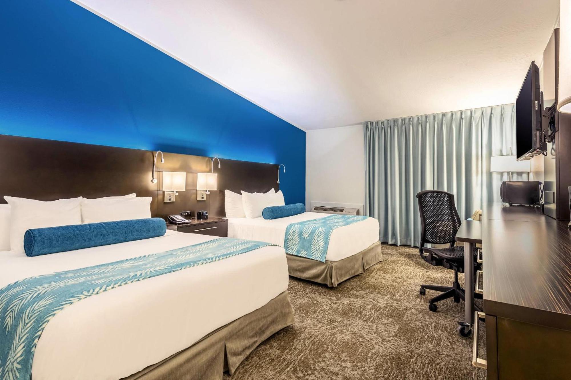 Queen Room with Two Queen Beds- Non-Smoking