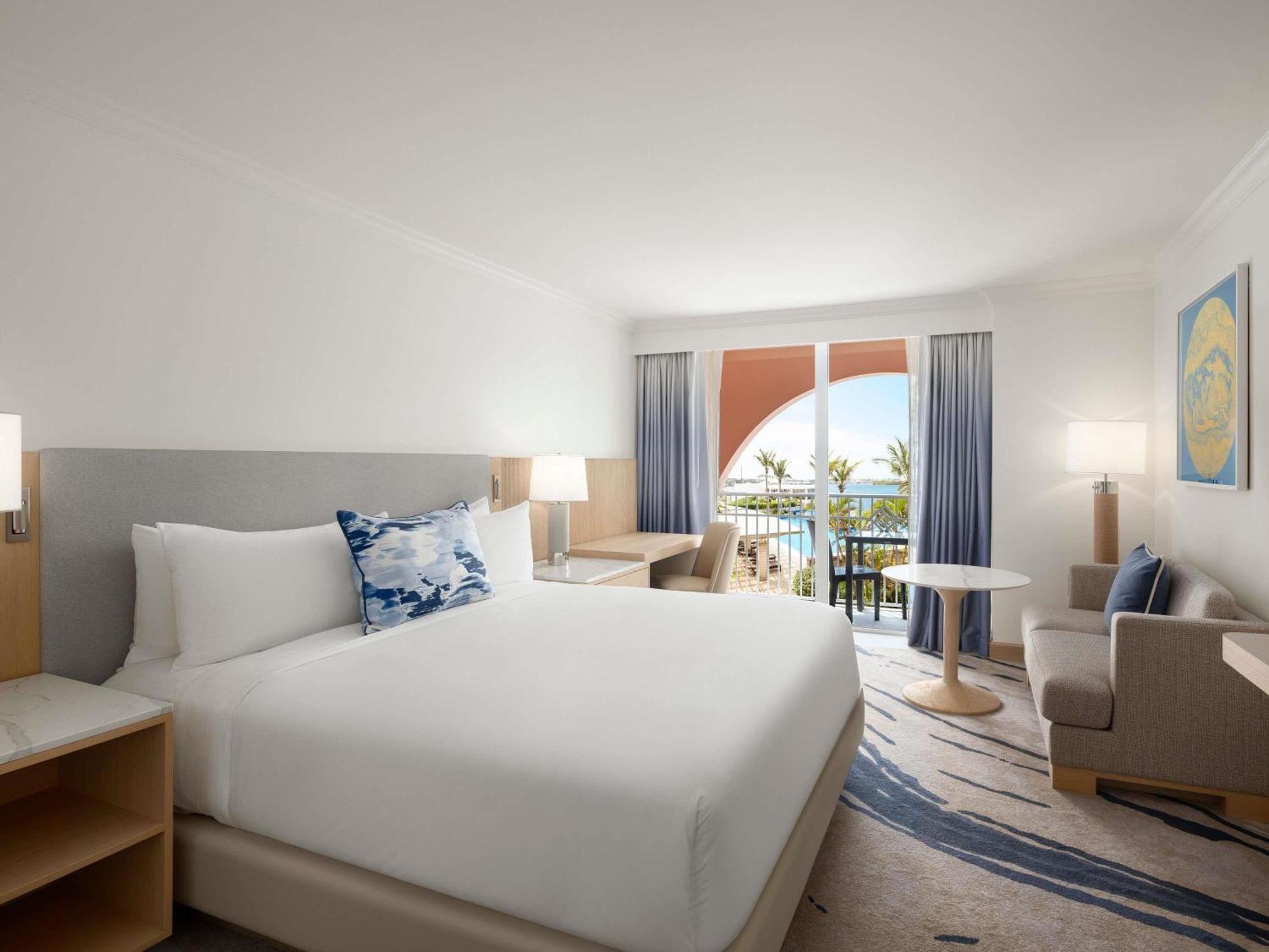 Signature King Room - Pool Side