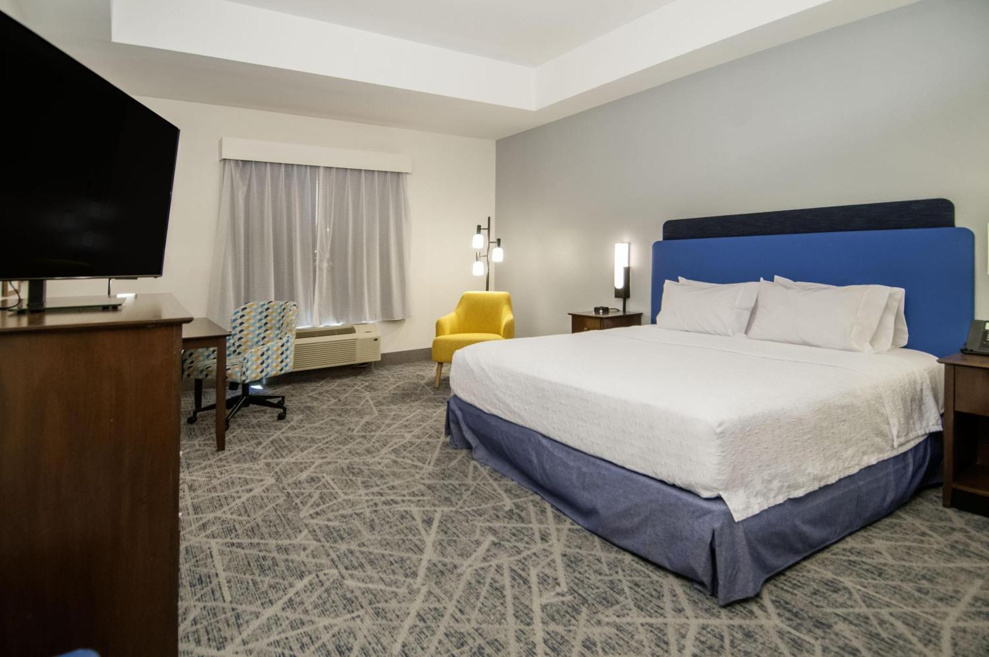 King Room with Accessible Tub - Mobility and Hearing Access/Non-Smoking