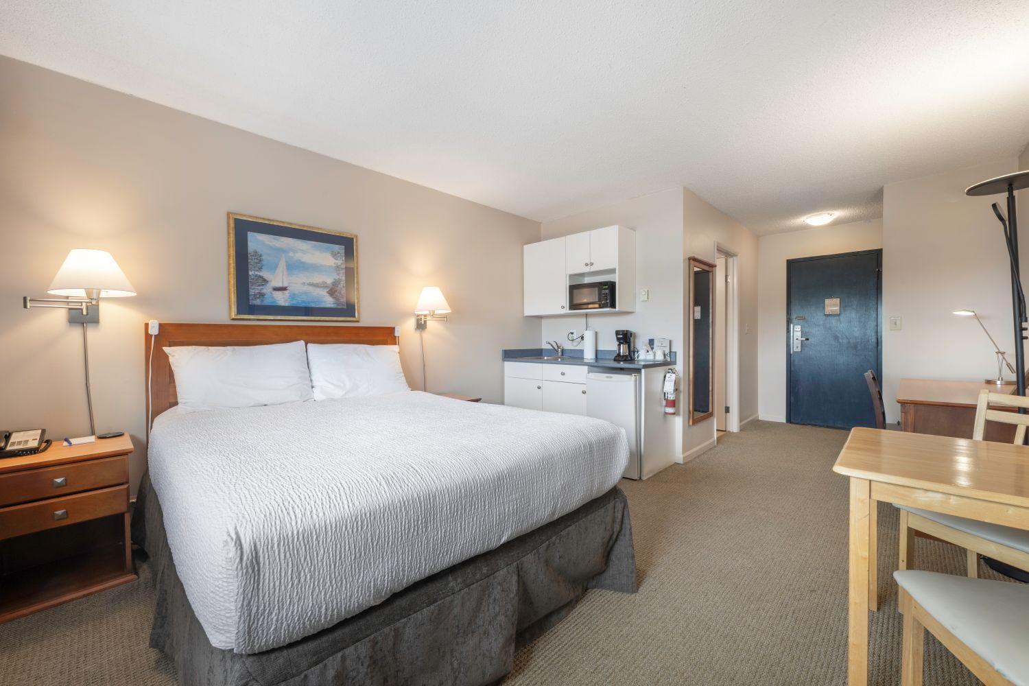 Queen Room with Kitchenette - Street View