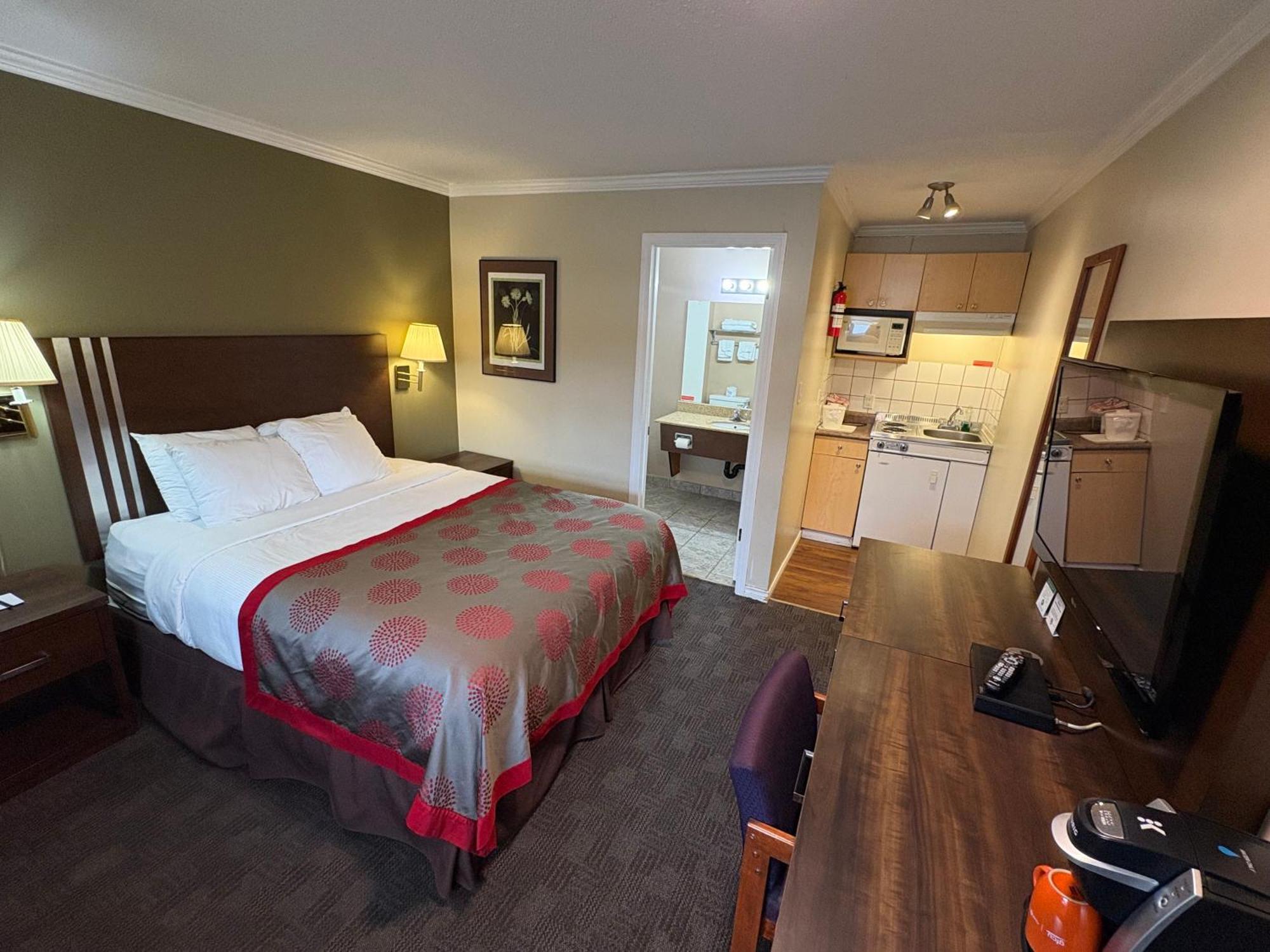 Standard Queen Room