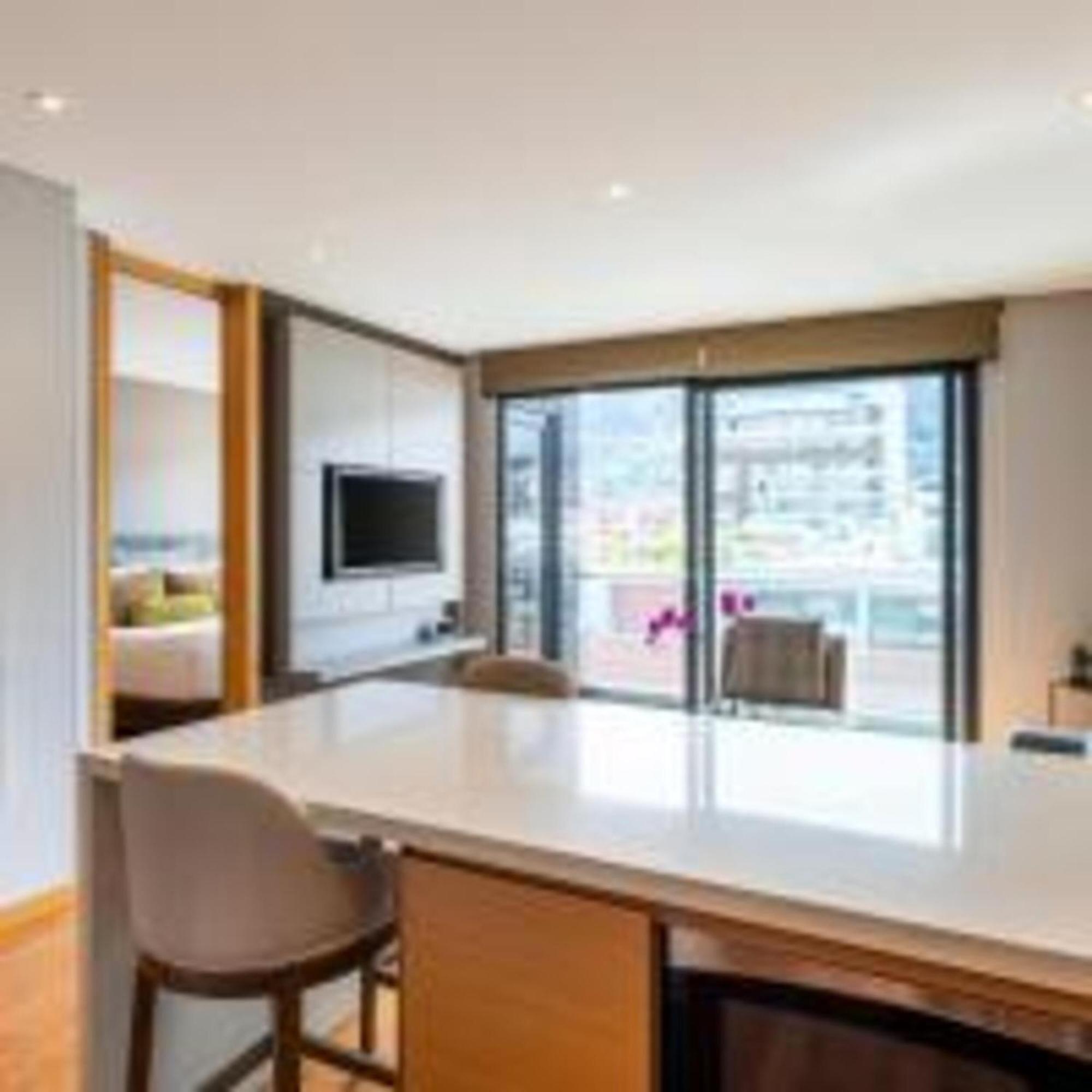 Deluxe One-Bedroom Apartment