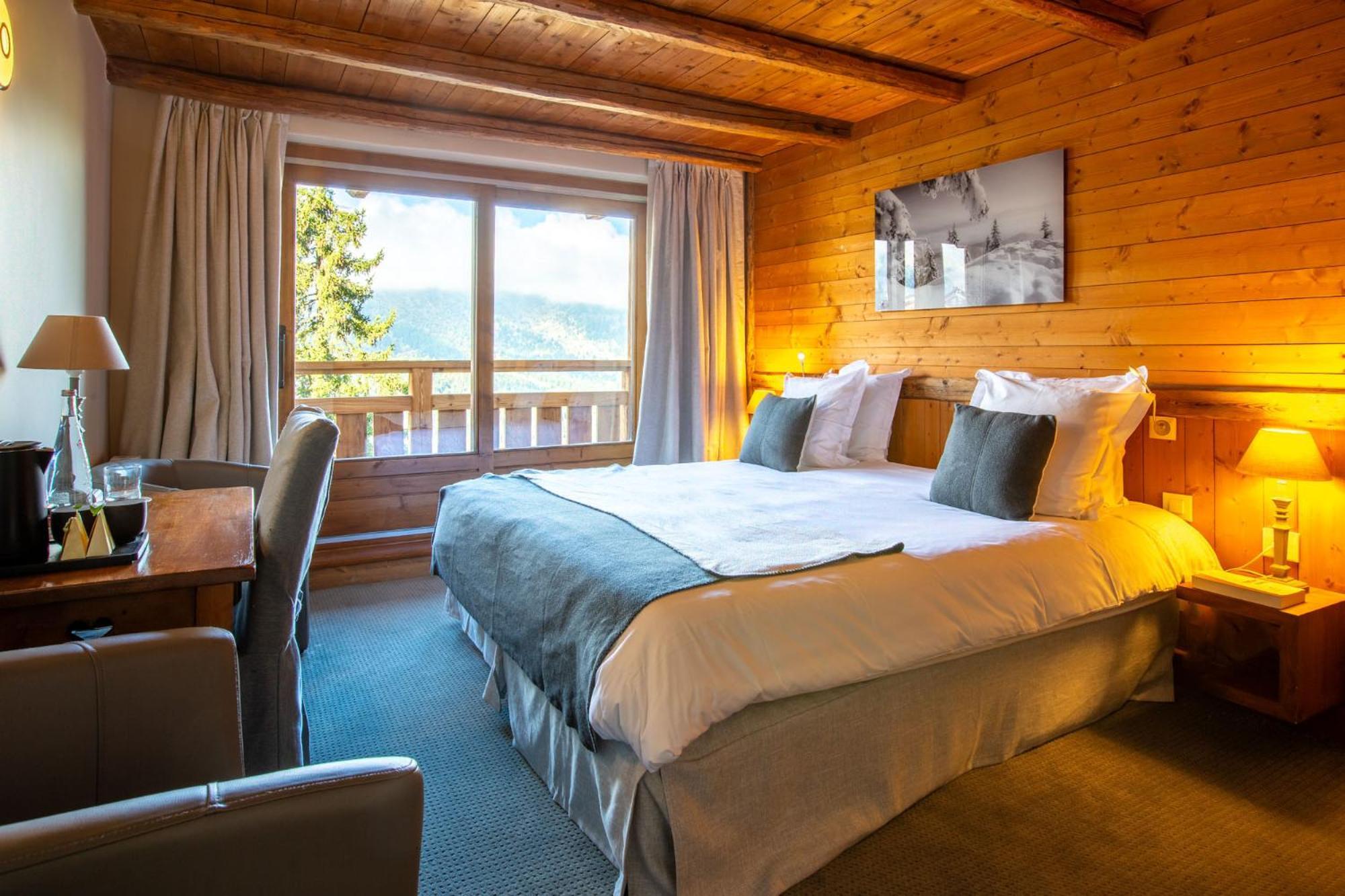 Superior Room with Balcony and Mountain View