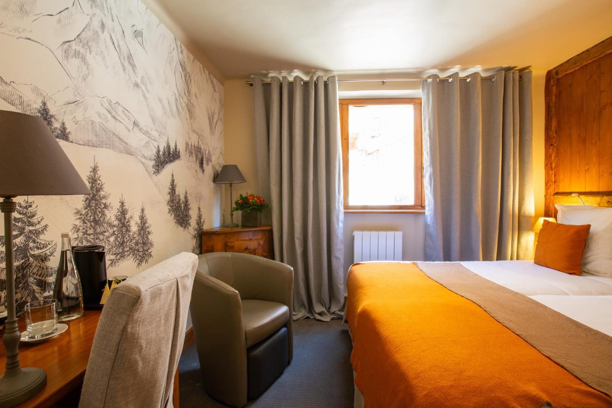 Standard Double Room with Forest View