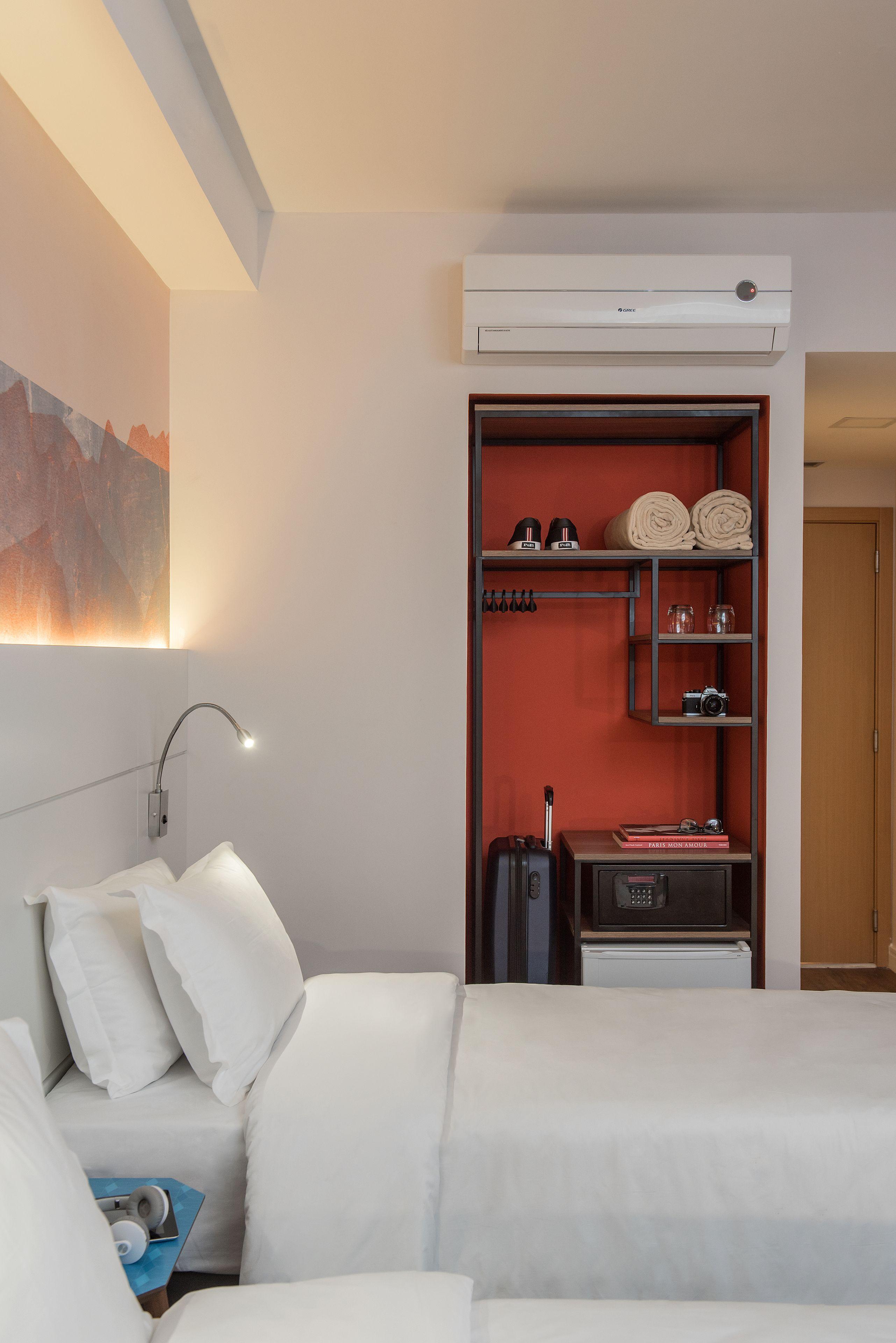 Standard Twin 2 Single Beds