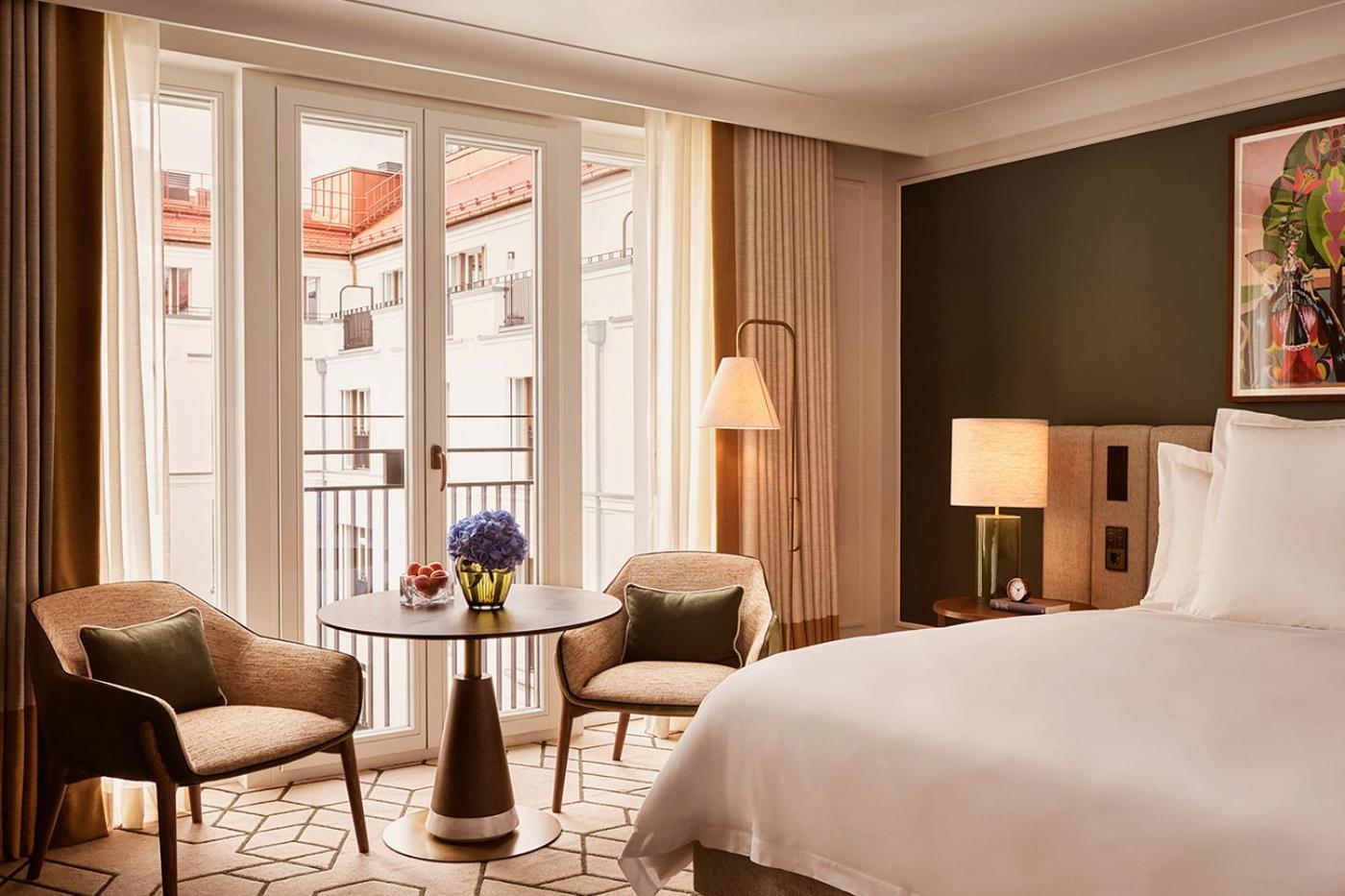 Deluxe Room King