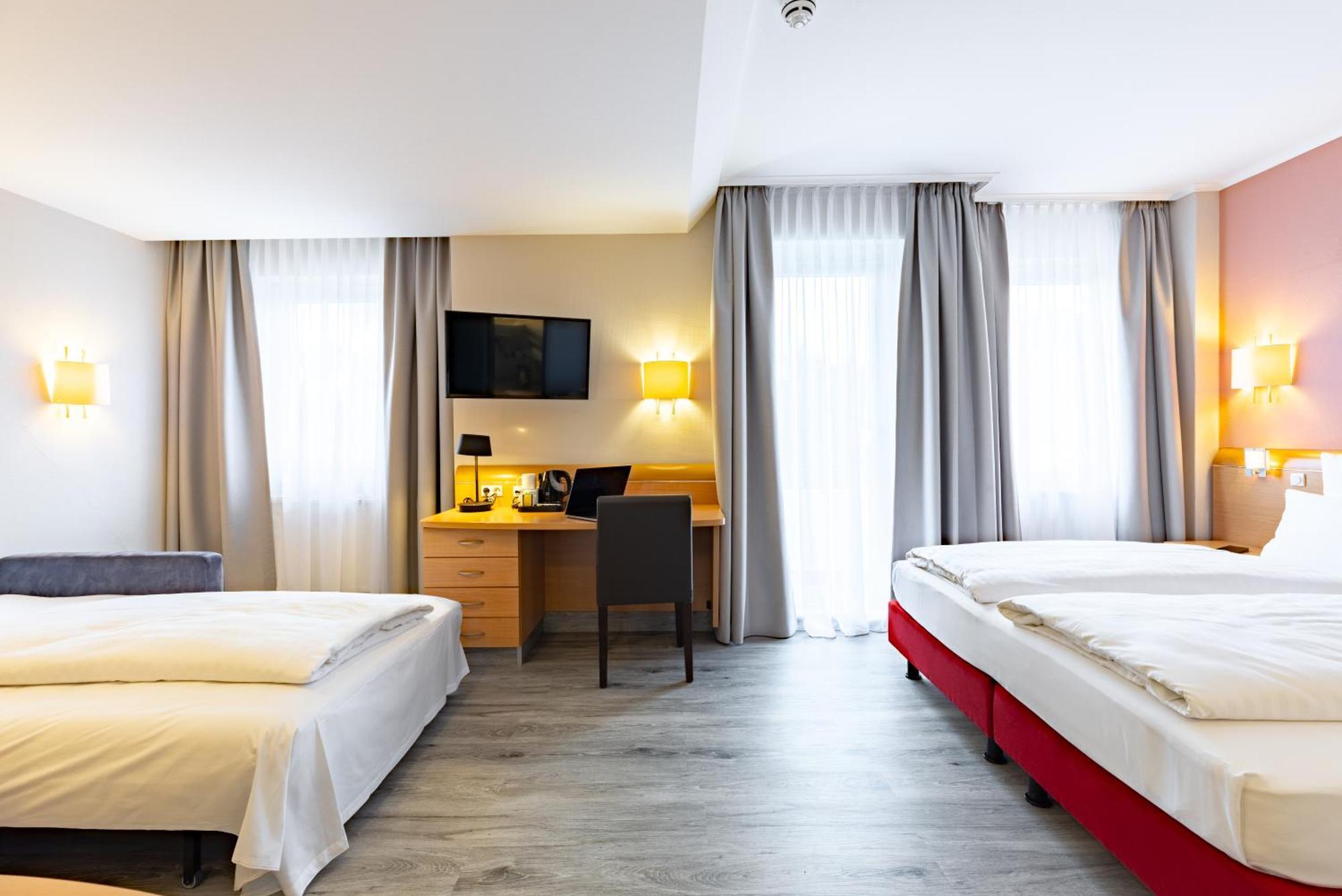 Premium Zimmer mit Queensize-Bett und Einzelschlafsofa
