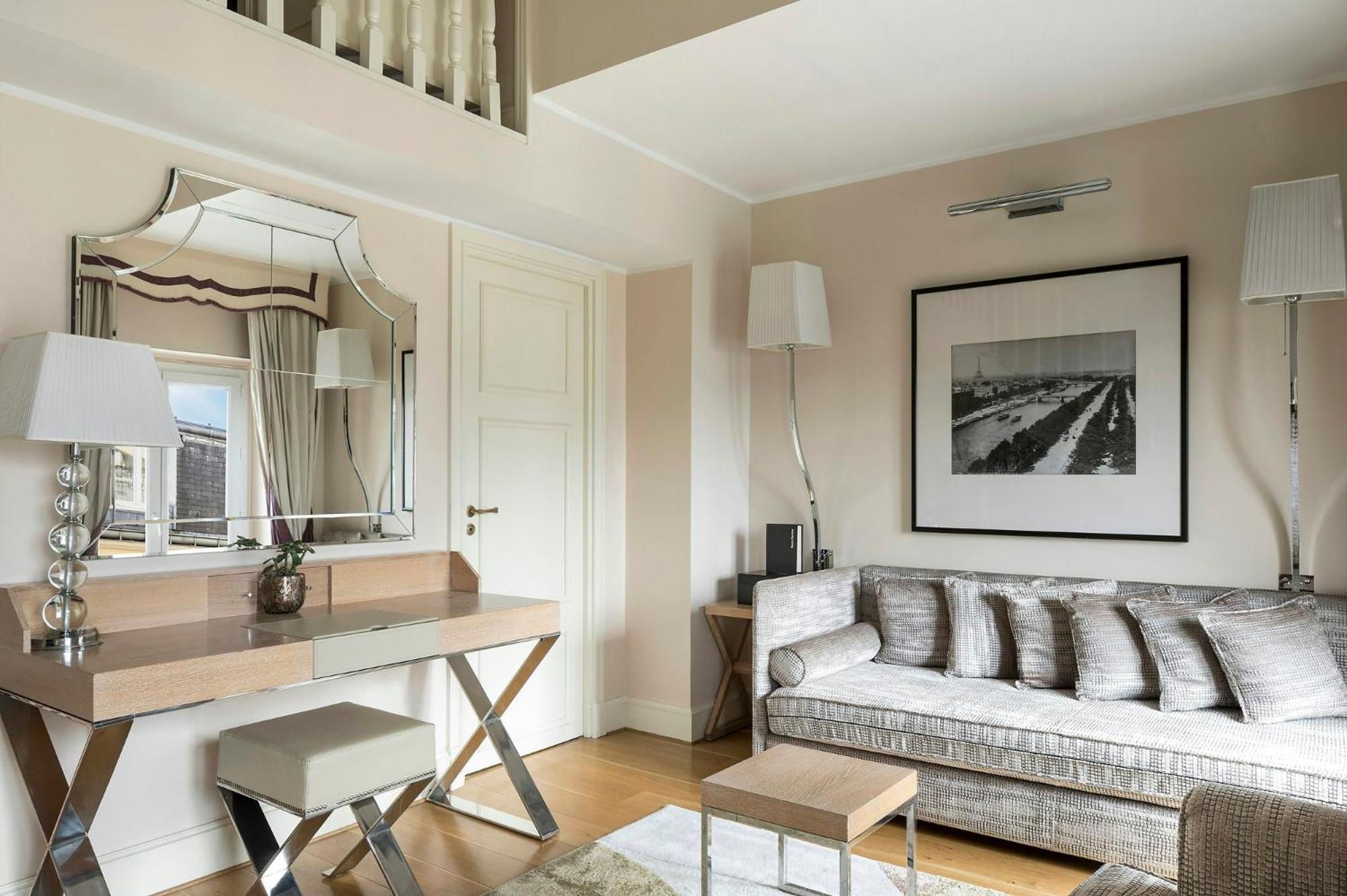 Suite Duplex Eiffel Tower,1729984977:JPEG
