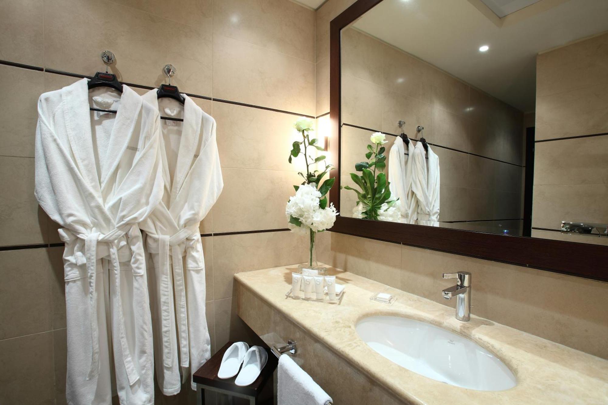 Deluxe Double or Twin Room Balcony