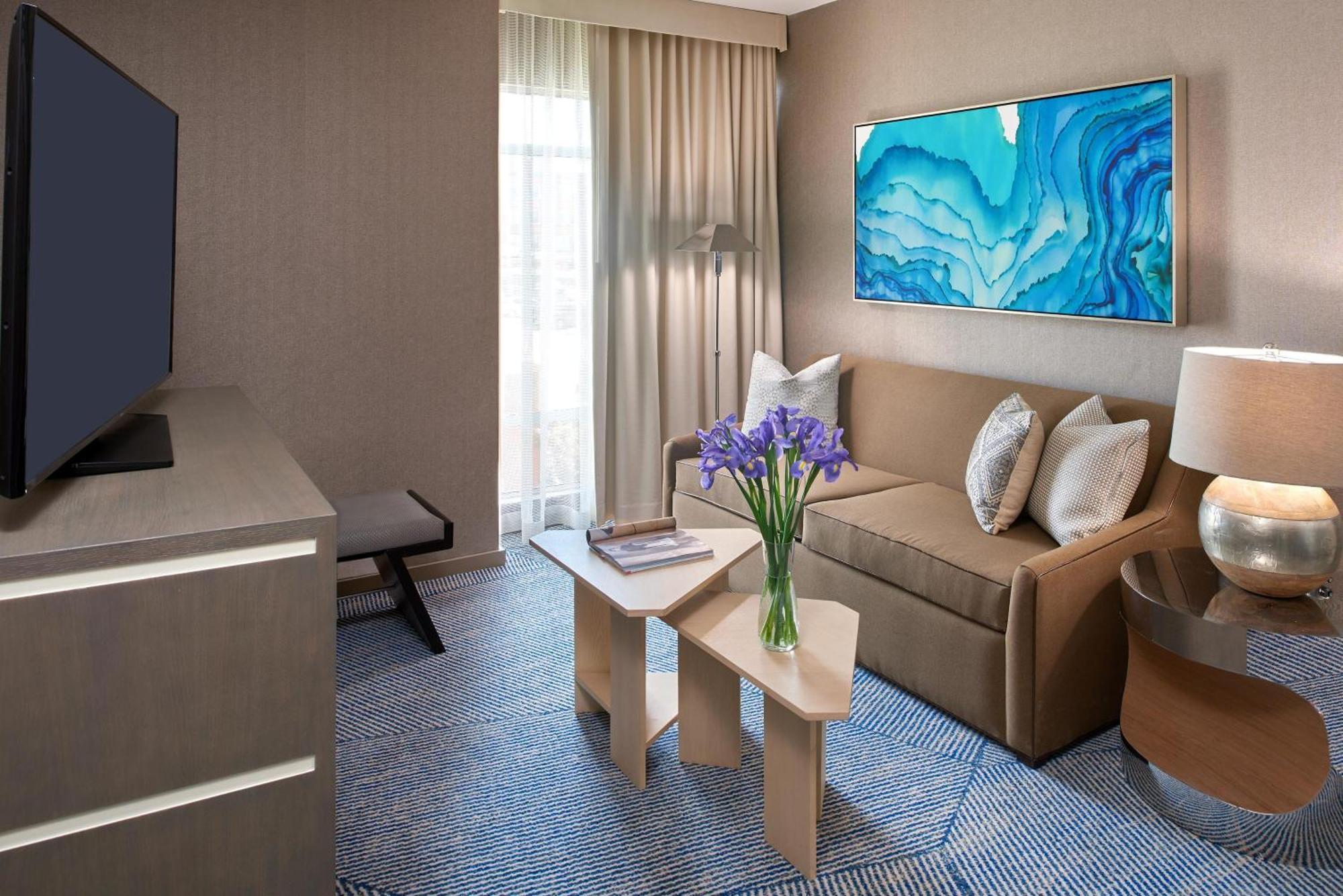 Signature Queen Suite