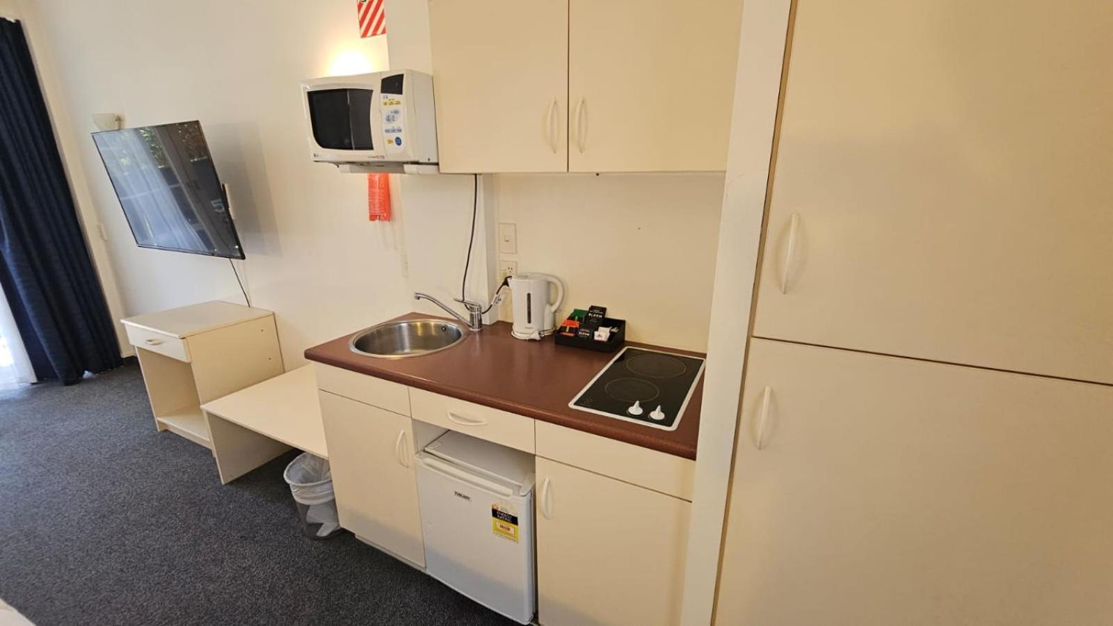 Self-contained Queen Studio Ensuite