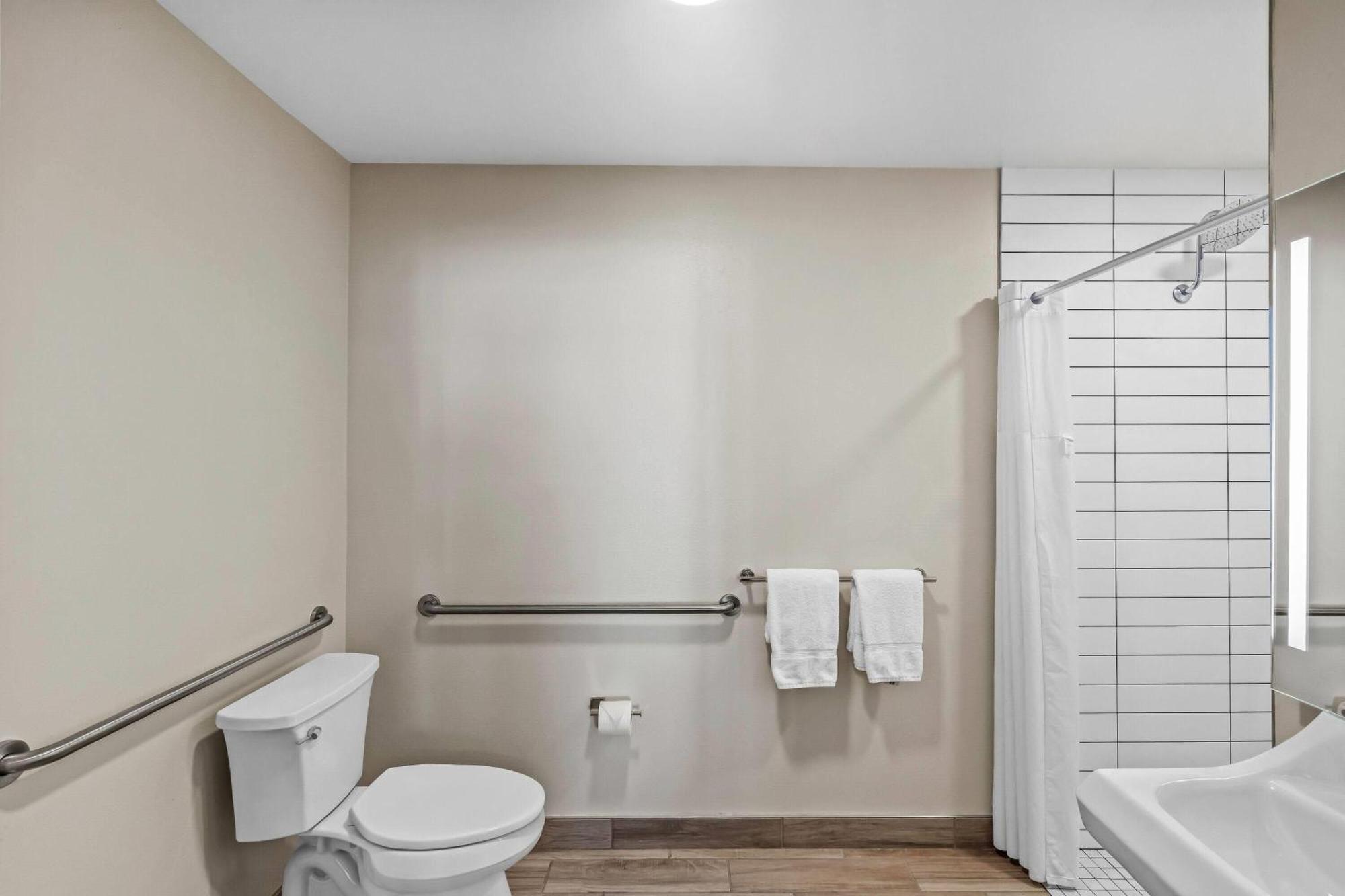Queen Room Roll Shower Mobility or Hearing Accessible Non-Smoking