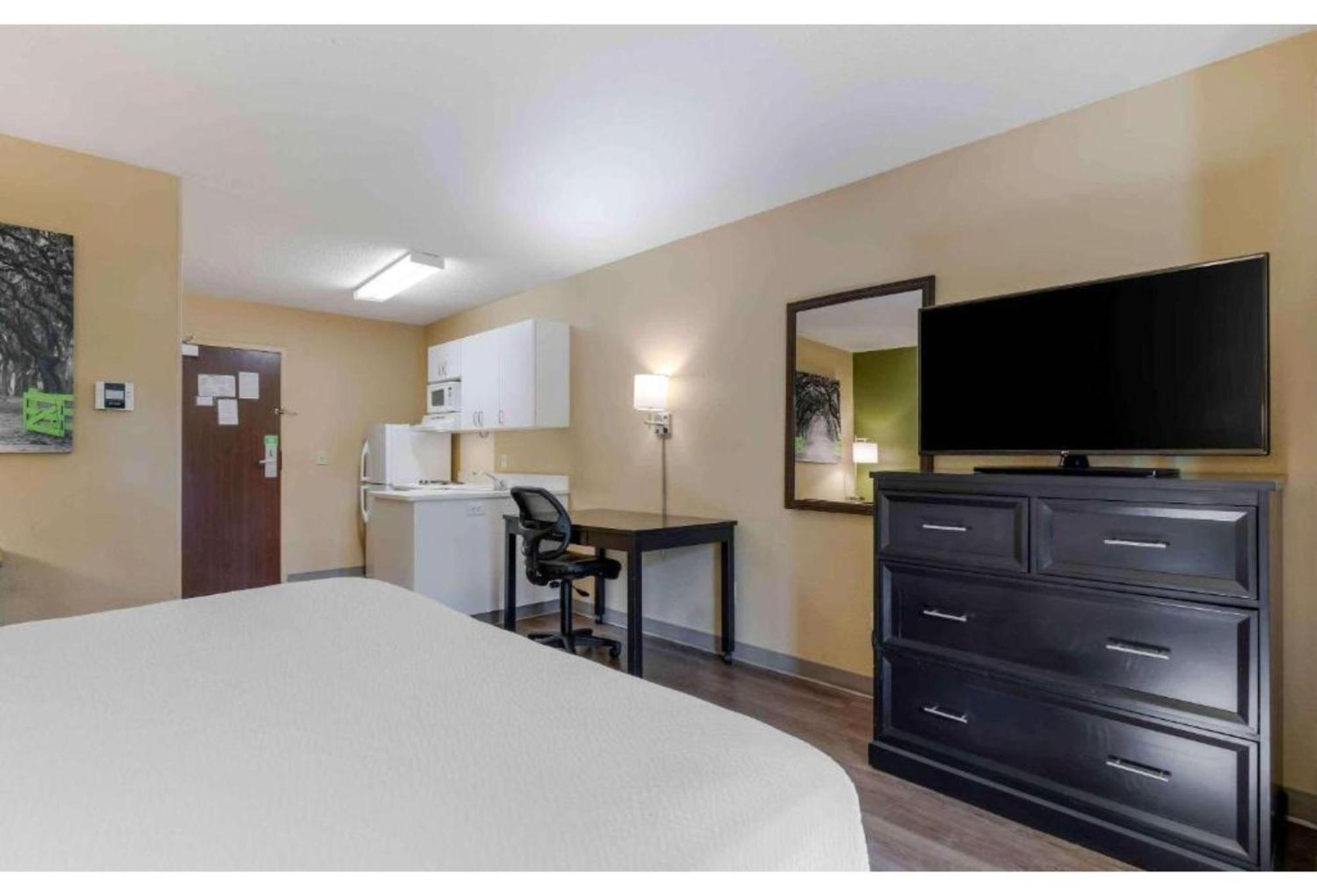 1 Queen Bed | Suite Non-Smoking Micfridge