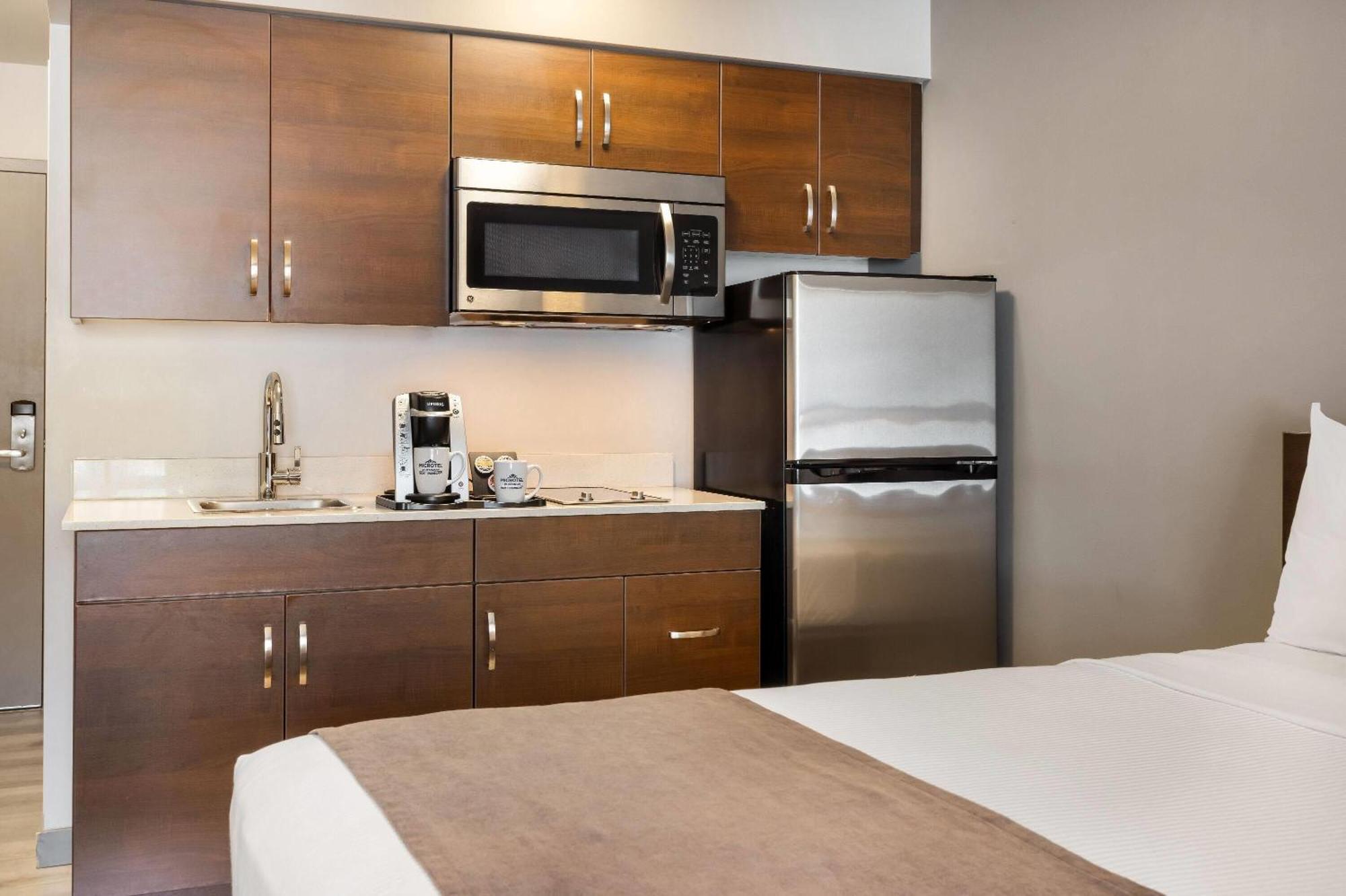 Studio Suite Two Queen Beds Non-Smoking